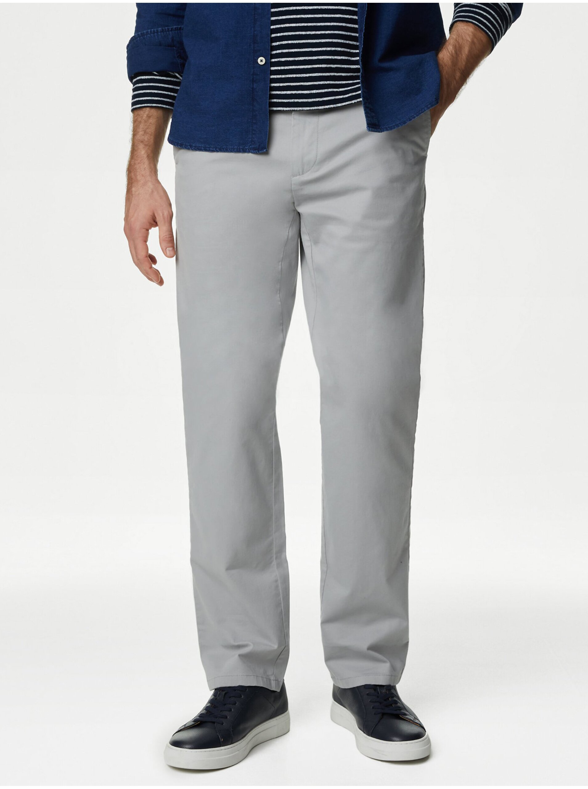 Levně Strečové chino kalhoty normálního střihu Marks & Spencer šedá