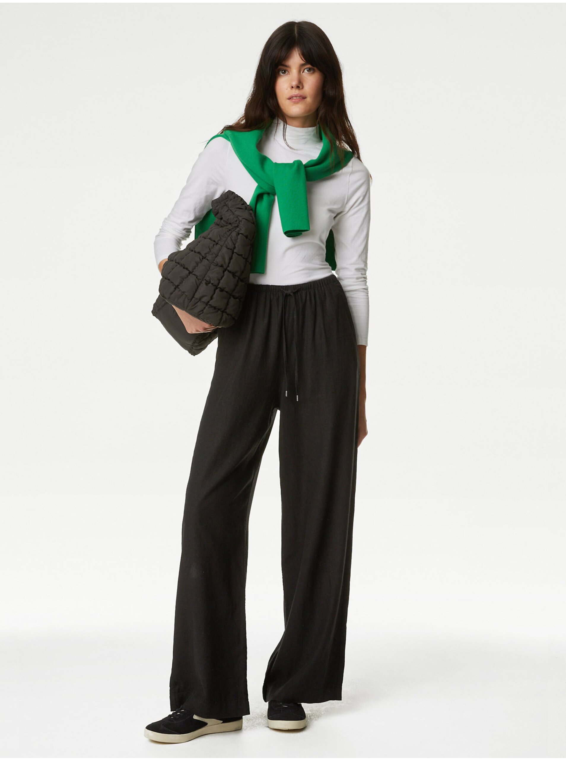 Levně Černé dámské široké kalhoty s příměsí lnu Marks & Spencer