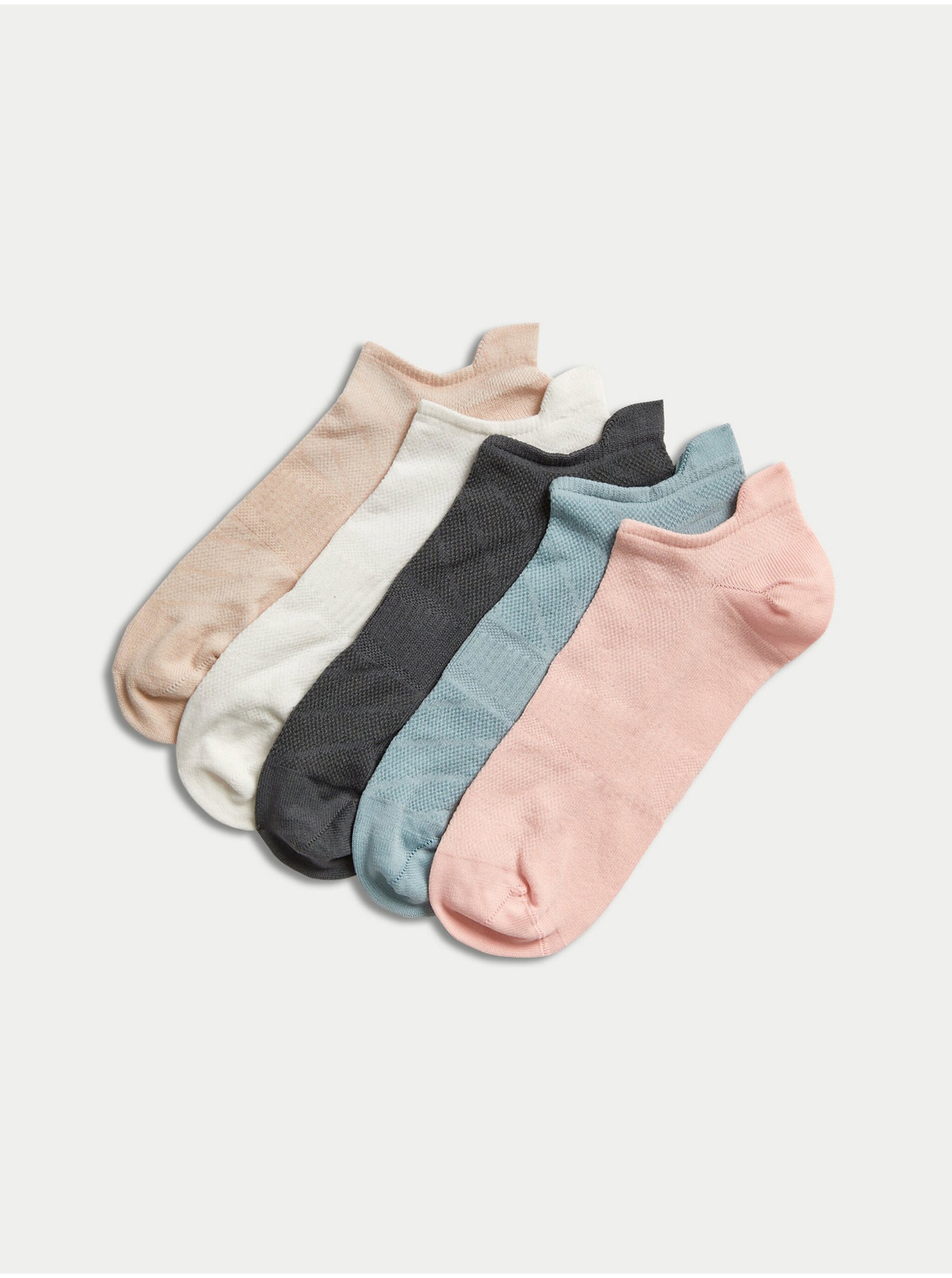 Lacno Sada piatich párov dámskych športových ponožiek v ružovej, svetlomodrej, tmavosivej, bielej a béžovej farbe Marks & Spencer Trainer Liners™