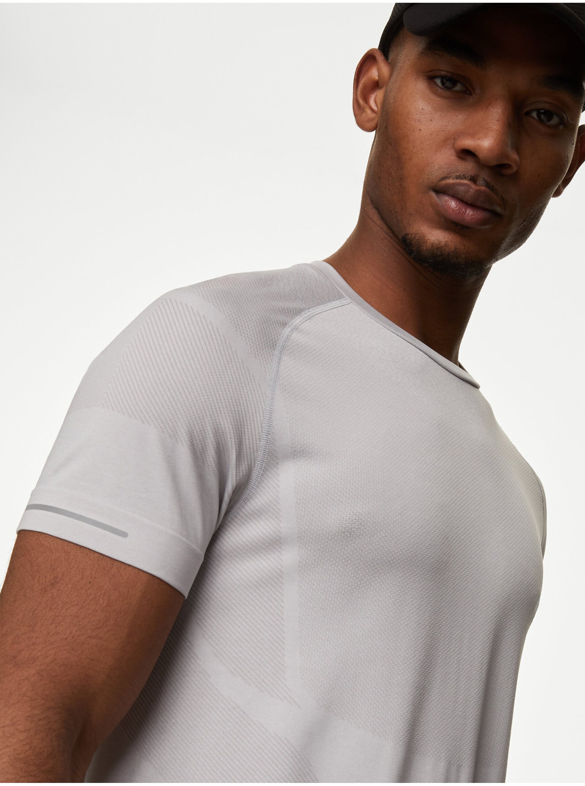 E-shop Světle šedé pánské sportovní tričko Marks & Spencer