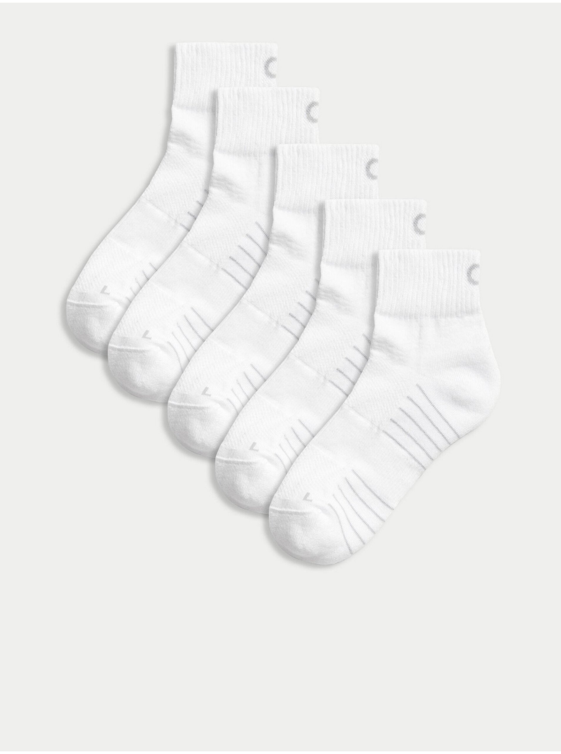 E-shop Sada pěti párů pánských sportovních ponožek v bílé barvě Marks & Spencer