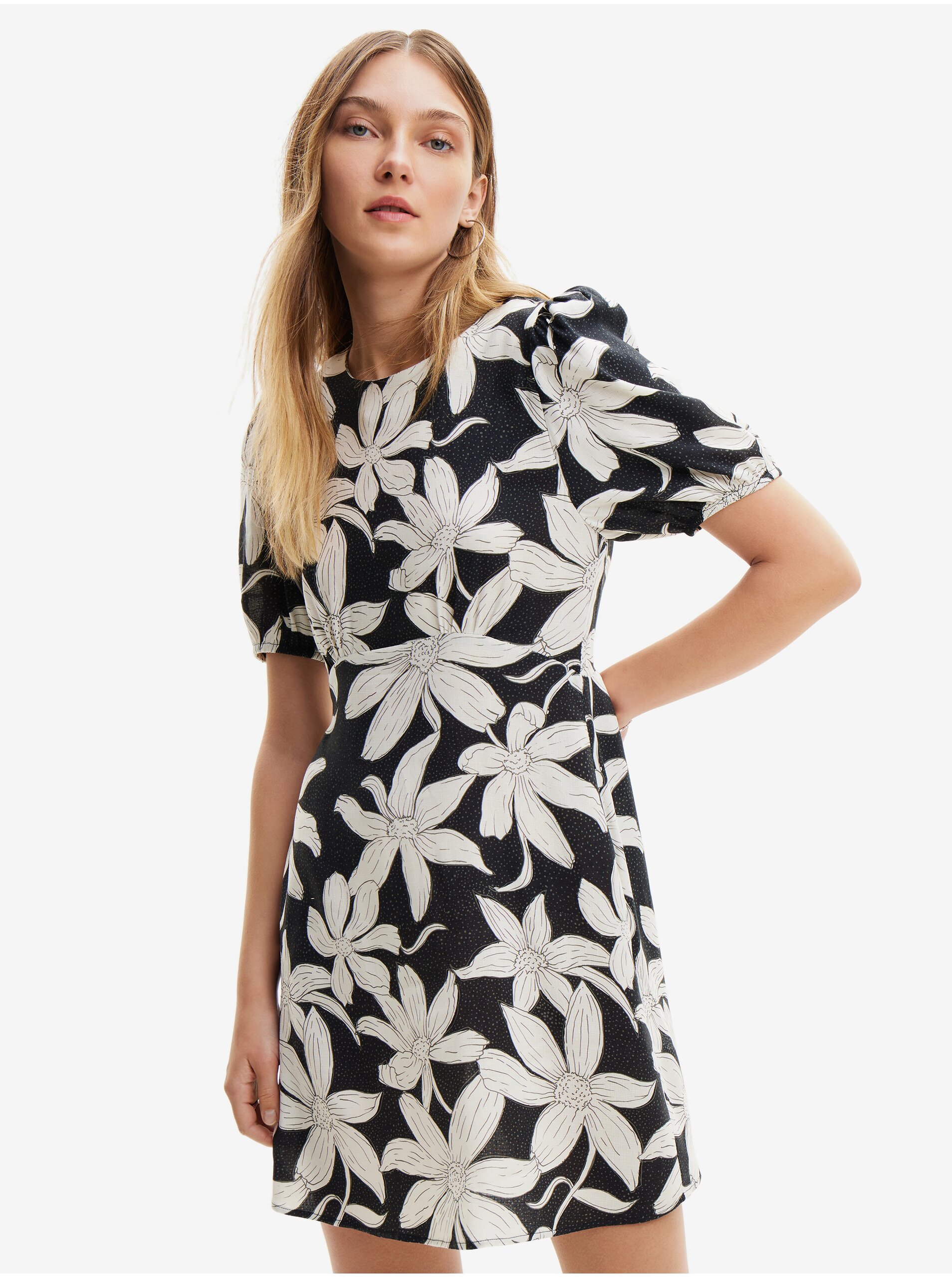 E-shop Bílo-černé dámské květované šaty Desigual Nashville