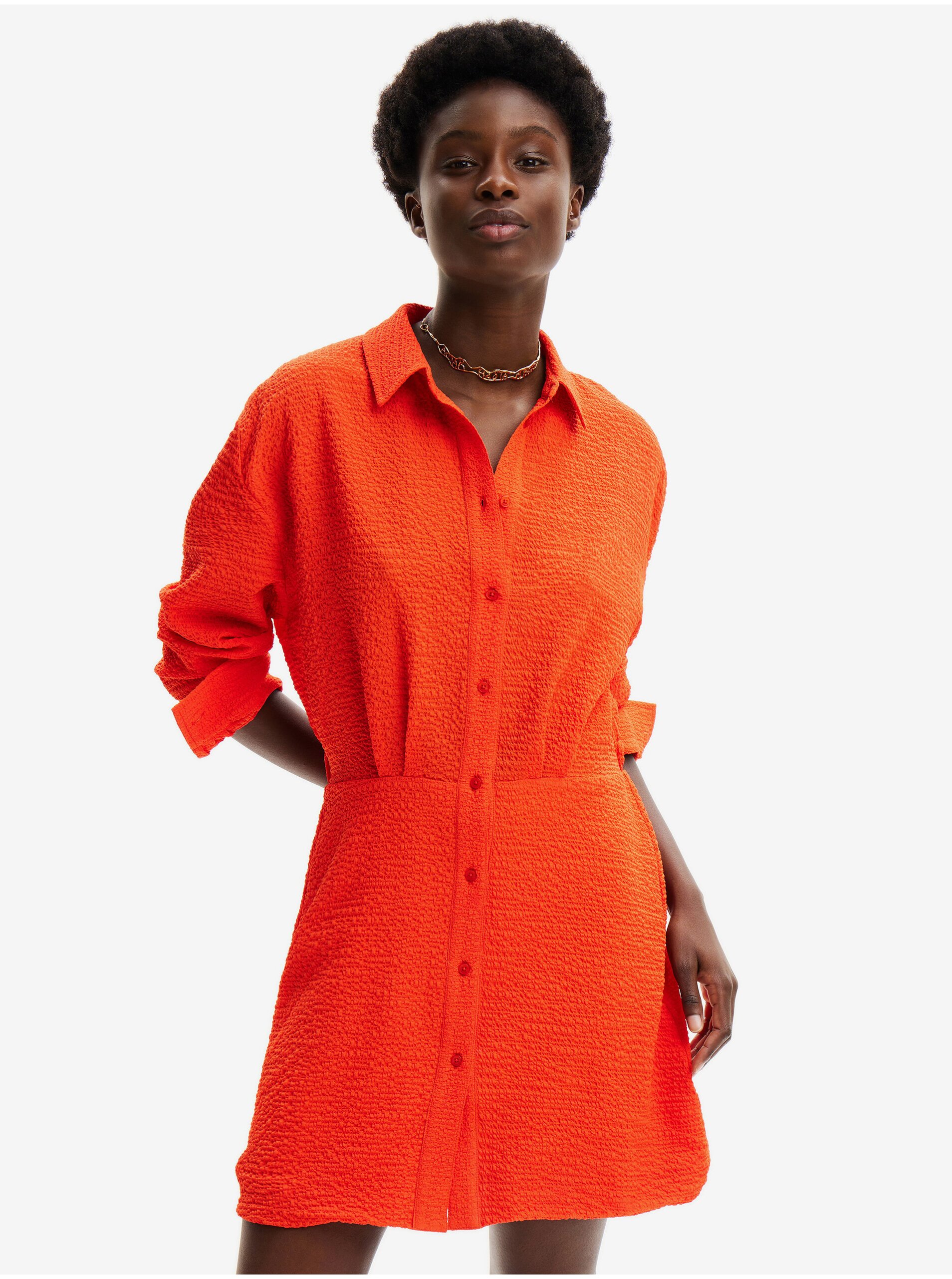 Levně Oranžové dámské košilové šaty Desigual Milwaukee