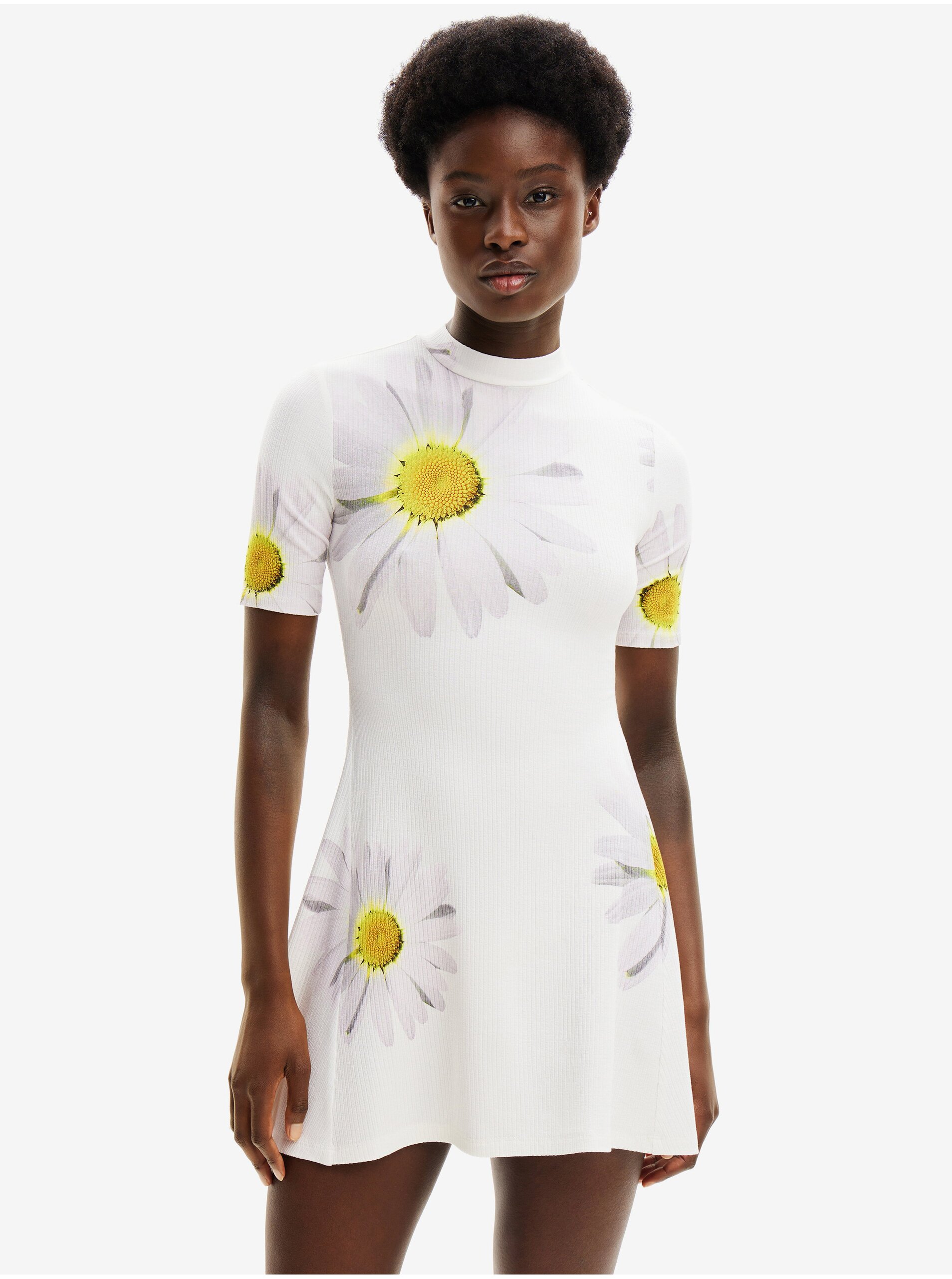 Levně Bílé dámské květované šaty Desigual Margaritas