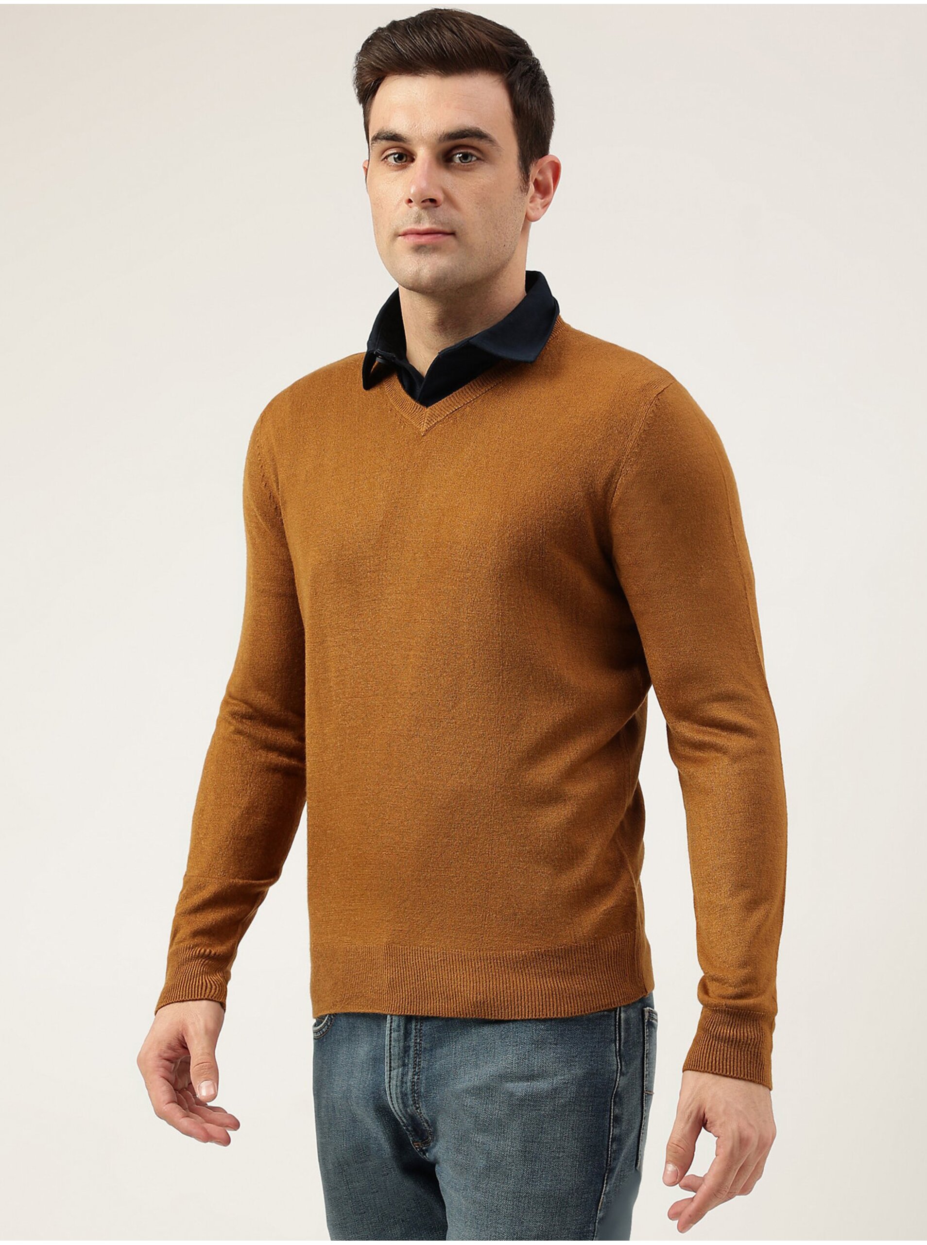 Lacno Hnedý pánsky basic sveter s véčkovým výstrihom Marks & Spencer Cashmilon™