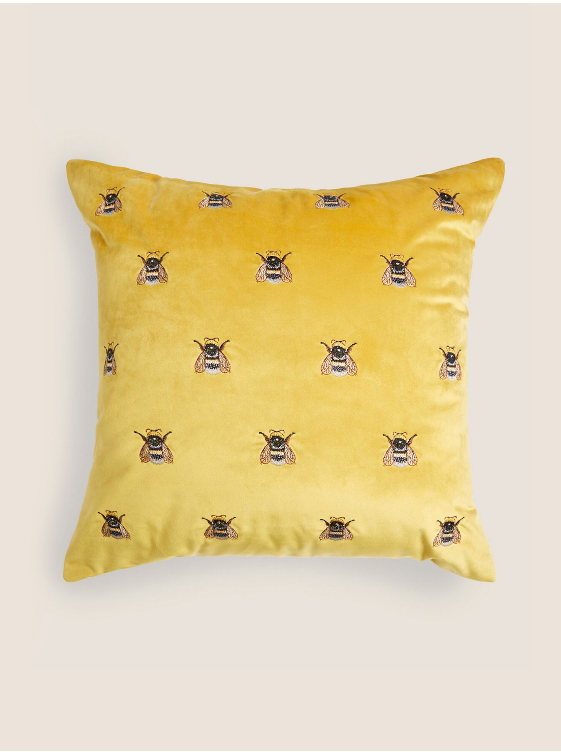 Lacno Žltý zamatový dekoratívny vankúš s motívom včiel Marks & Spencer