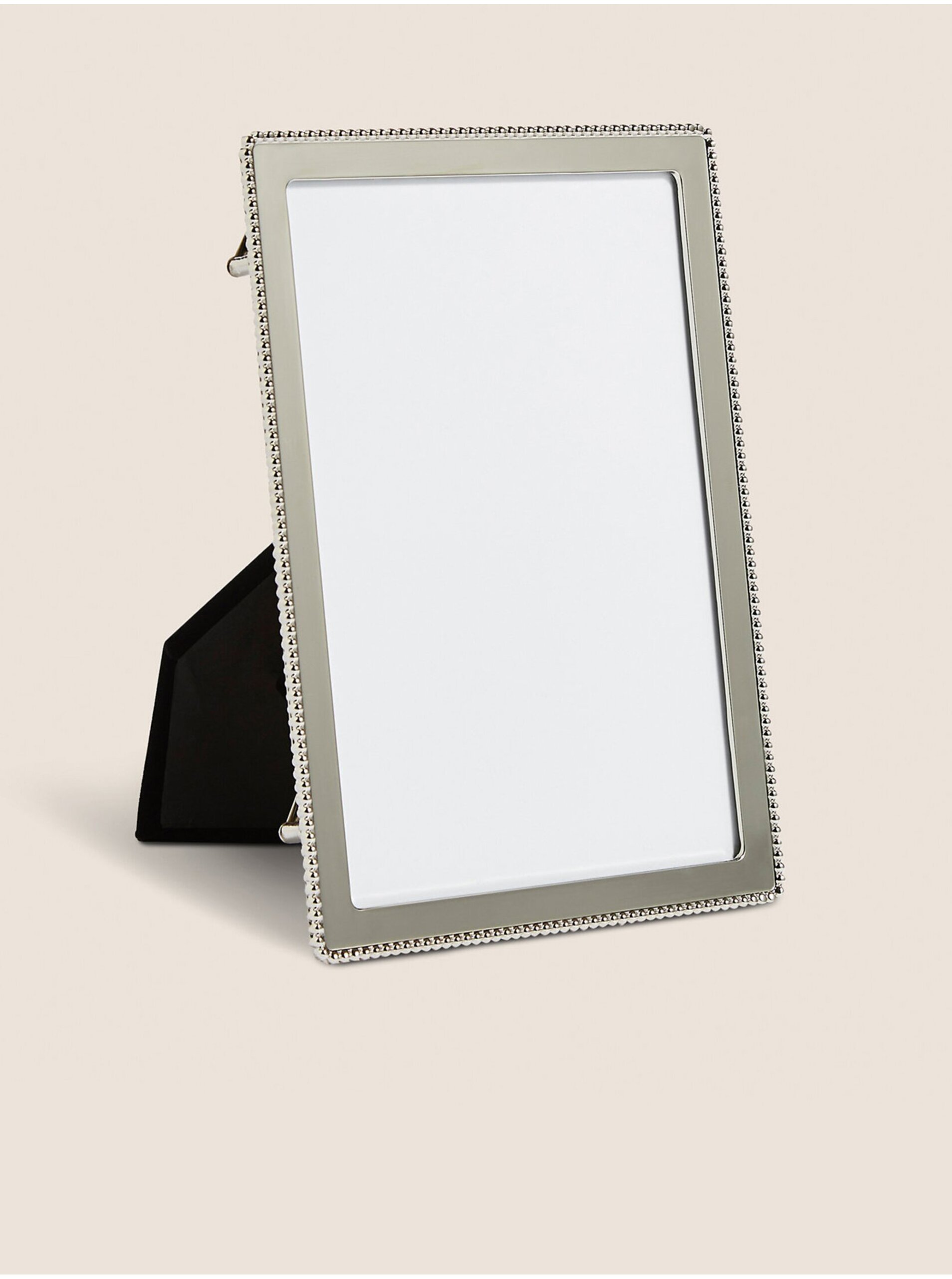 E-shop Stojan na fotografie bez rámečku 13 x 18 cm ve stříbrné barvě Marks & Spencer