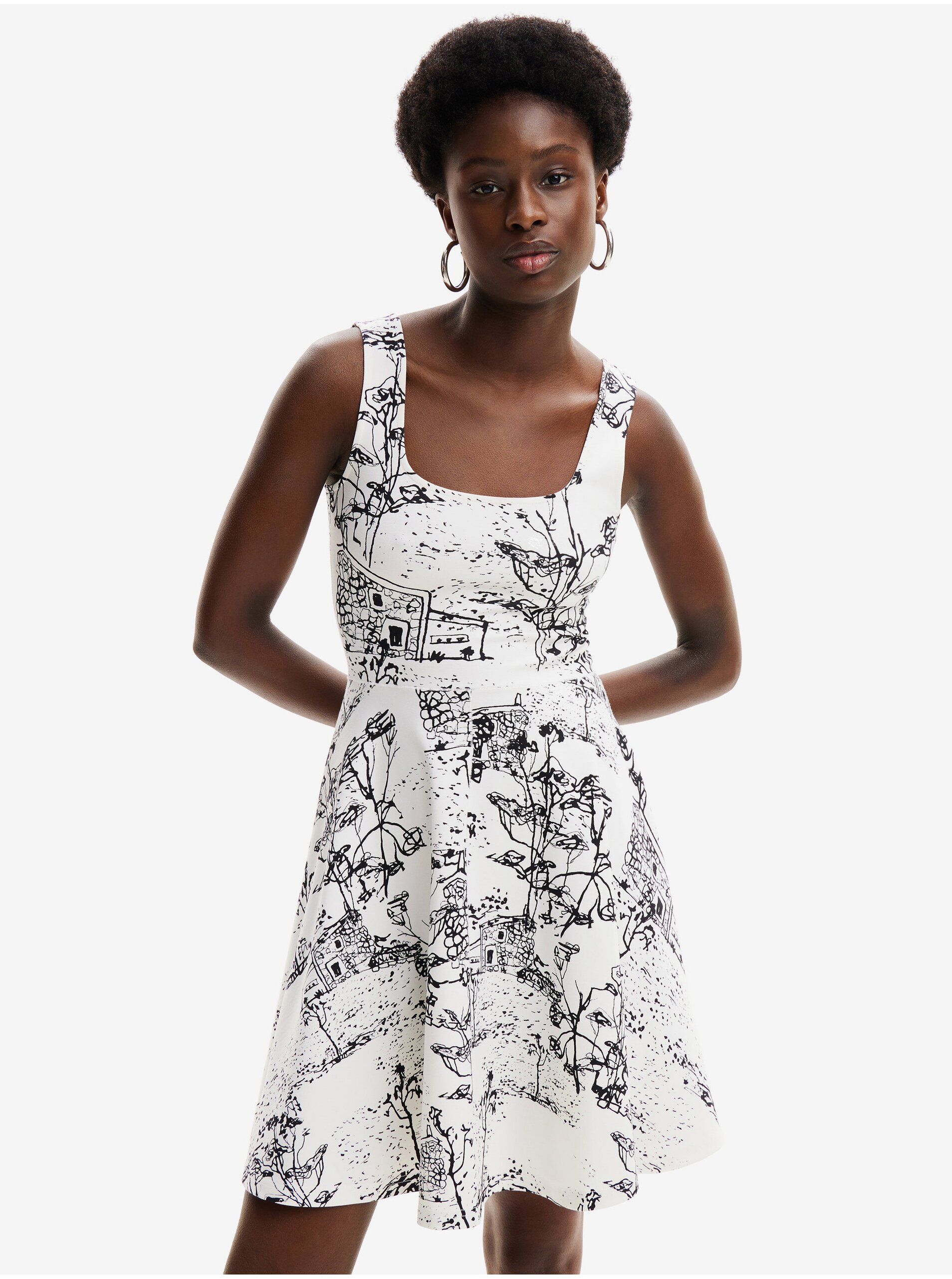 E-shop Čierno-biele dámske vzorované šaty Desigual Tually