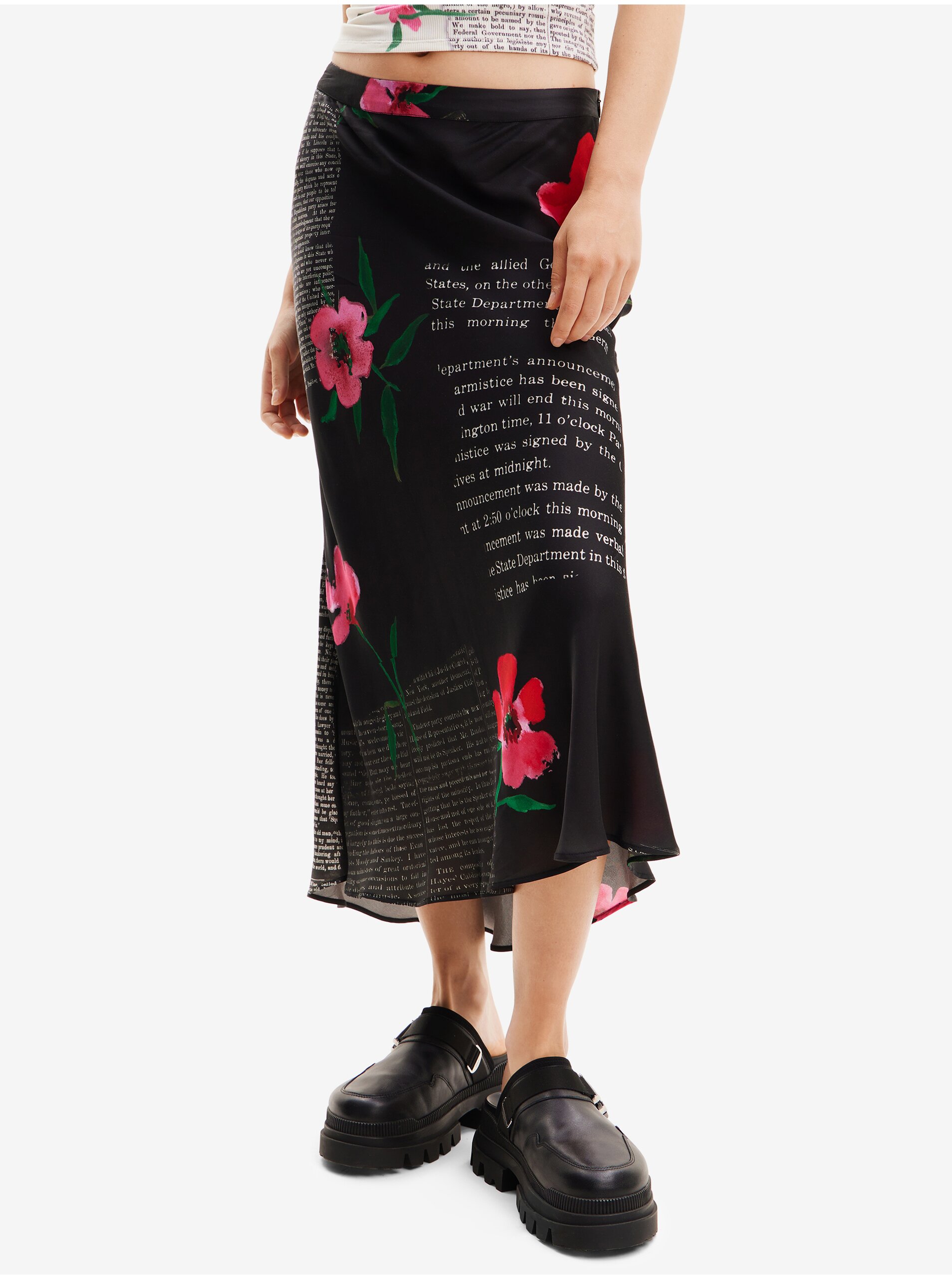 E-shop Černá dámská květovaná saténová maxi sukně Desigual Siracusa