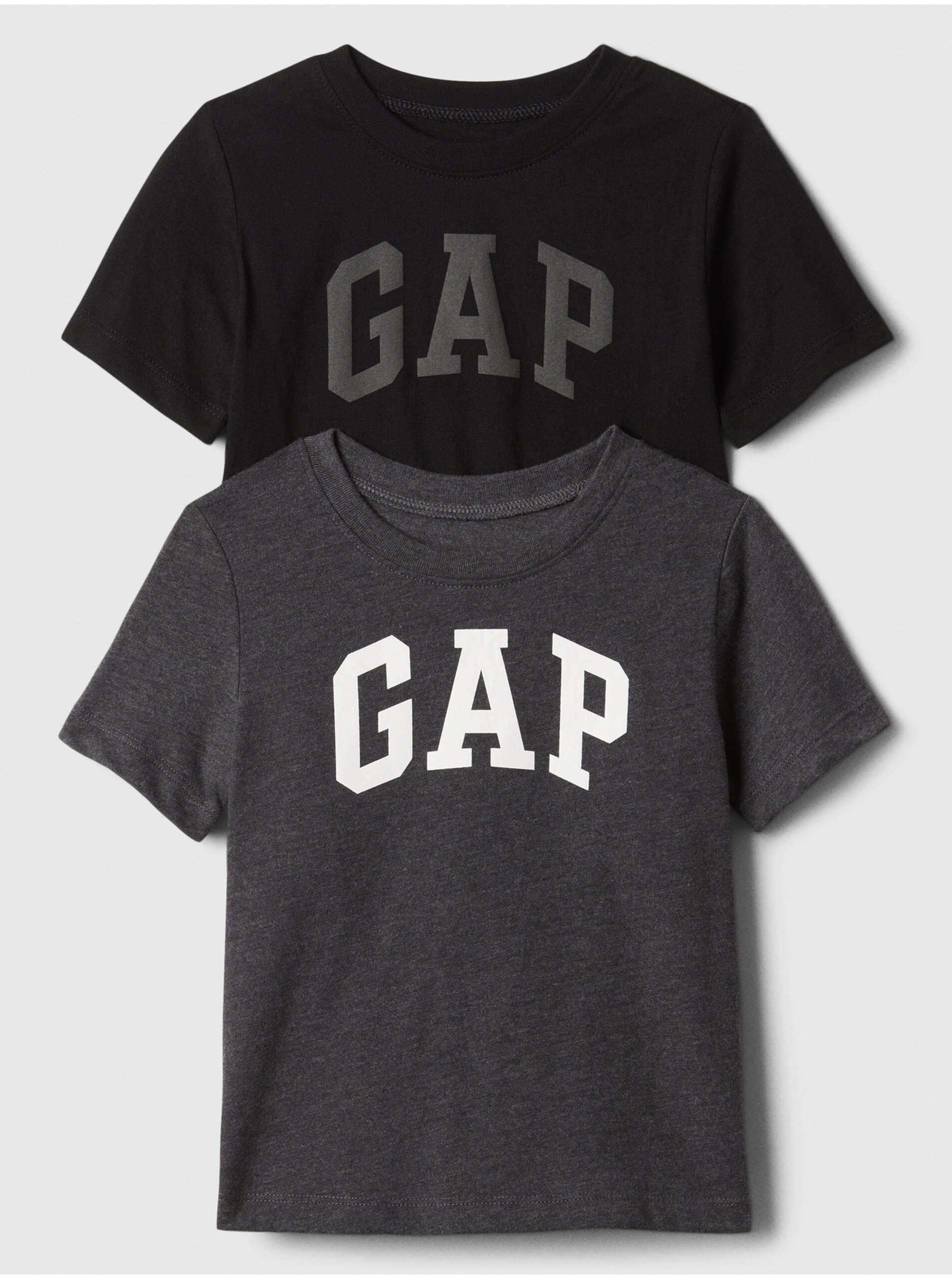 Levně Sada dvou klučičích triček v černé a šedé barvě GAP