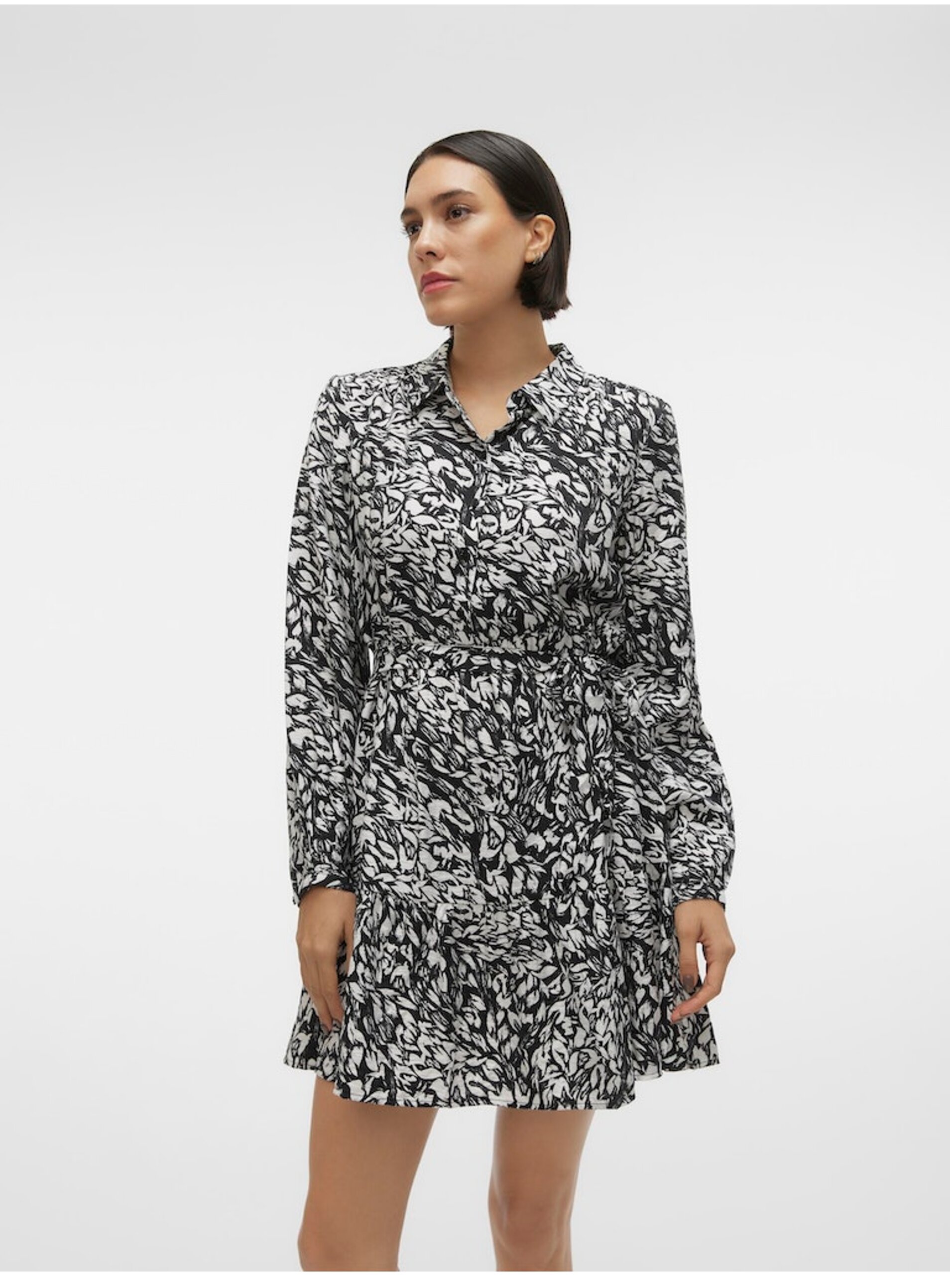 E-shop Bílo-černé dámské vzorované košilové šaty Vero Moda Debby