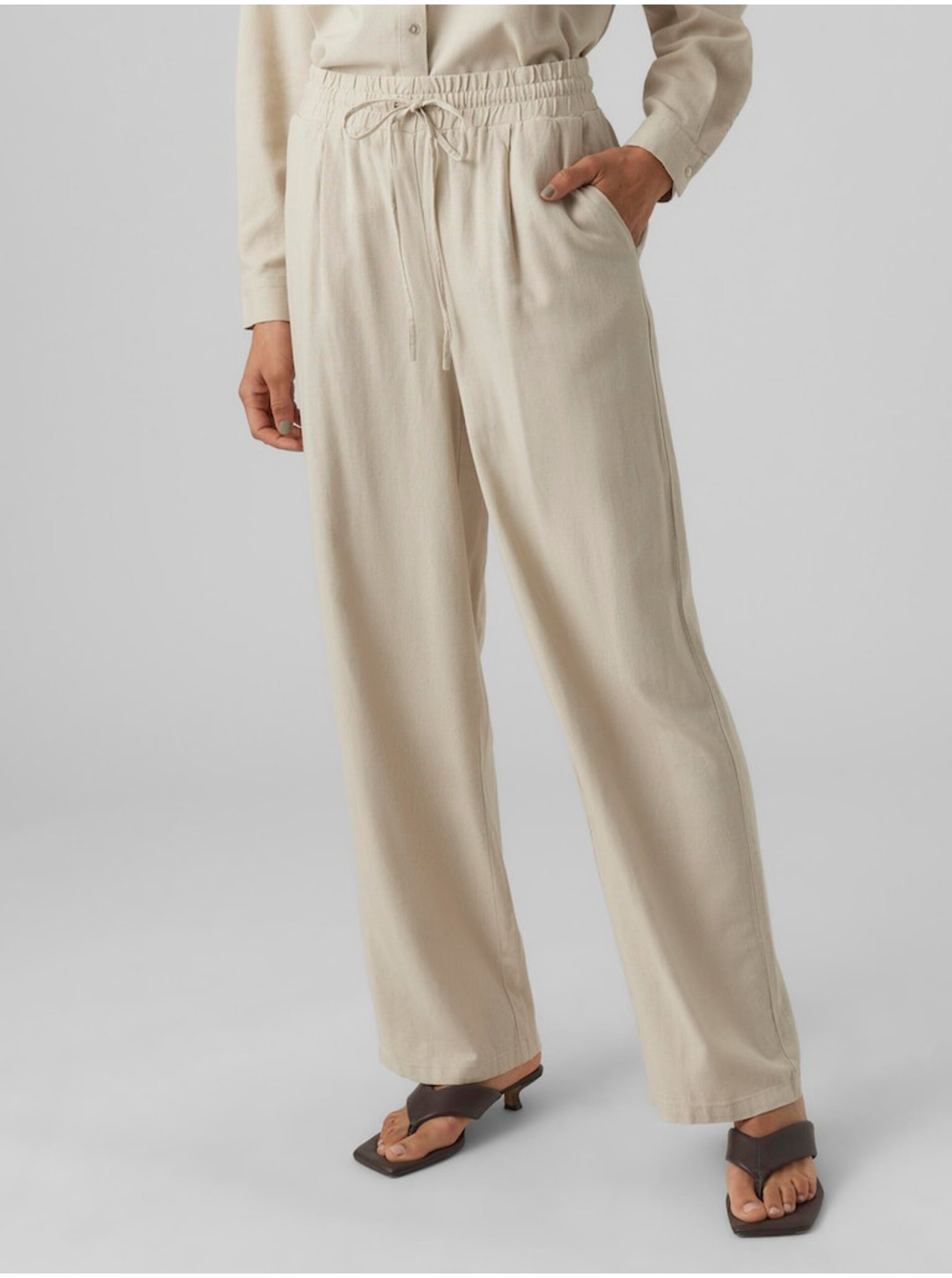 Levně Béžové dámské kalhoty s příměsí lnu Vero Moda Jesmilo