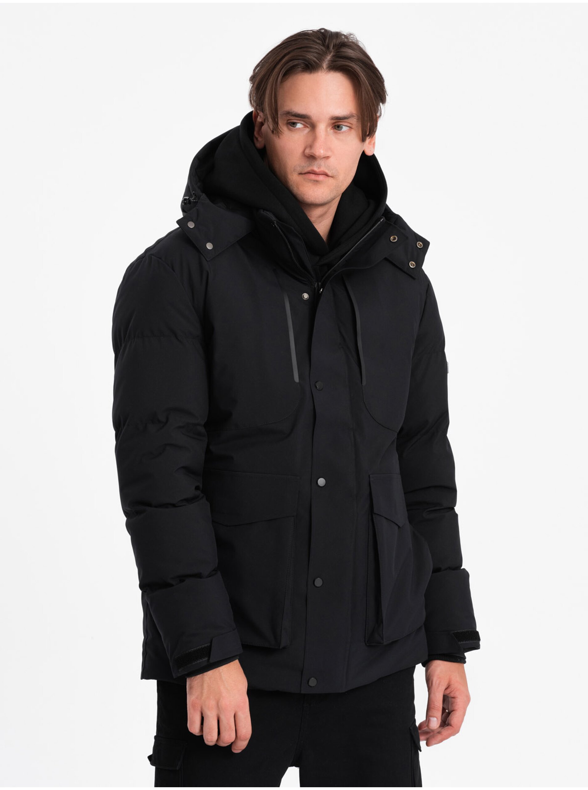 Lacno Čierna pánska prešívaná zimná bunda s kapucňou Ombre Clothing