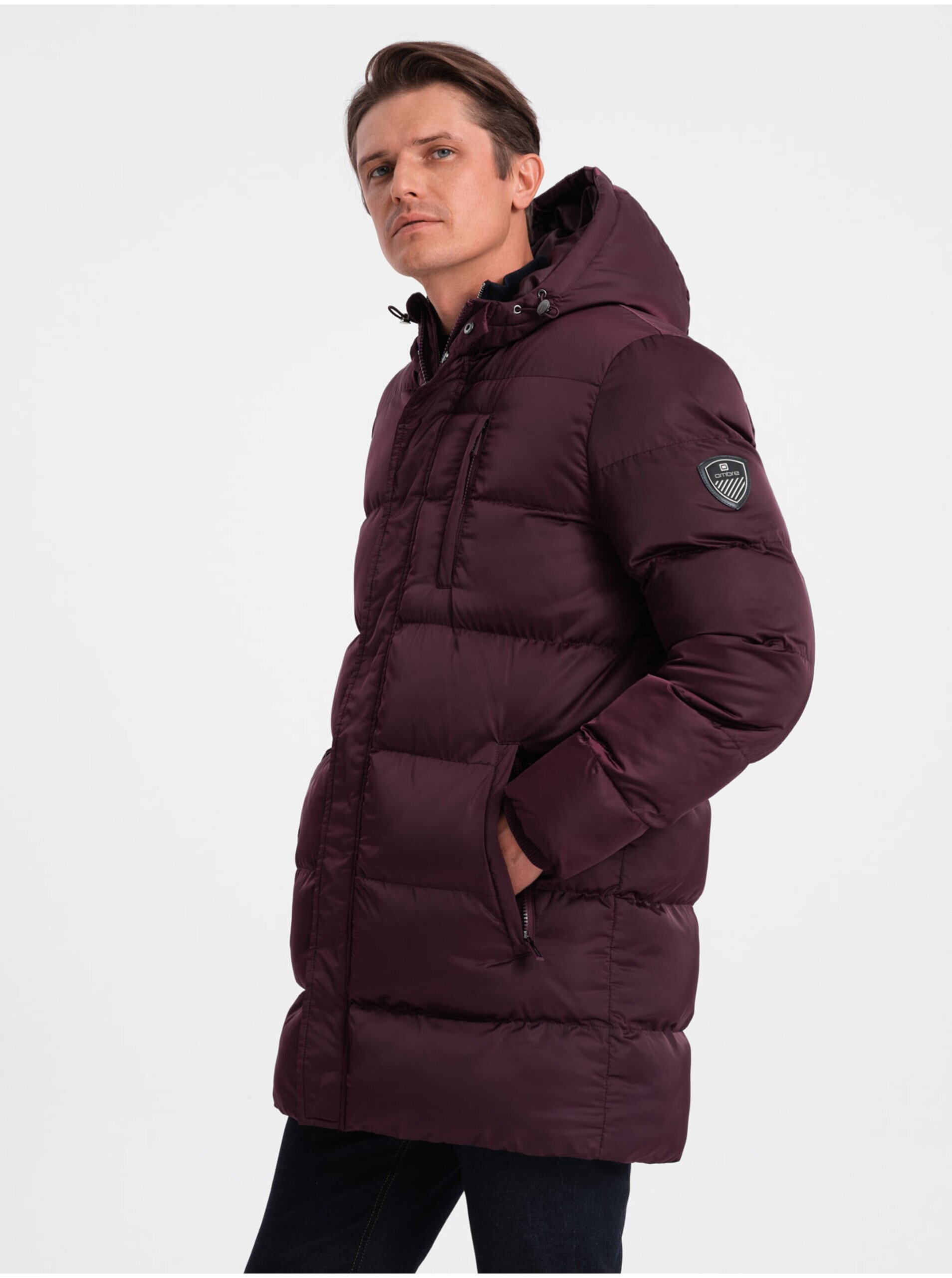 Lacno Bordový pánsky zimný prešívaný kabát Ombre Clothing