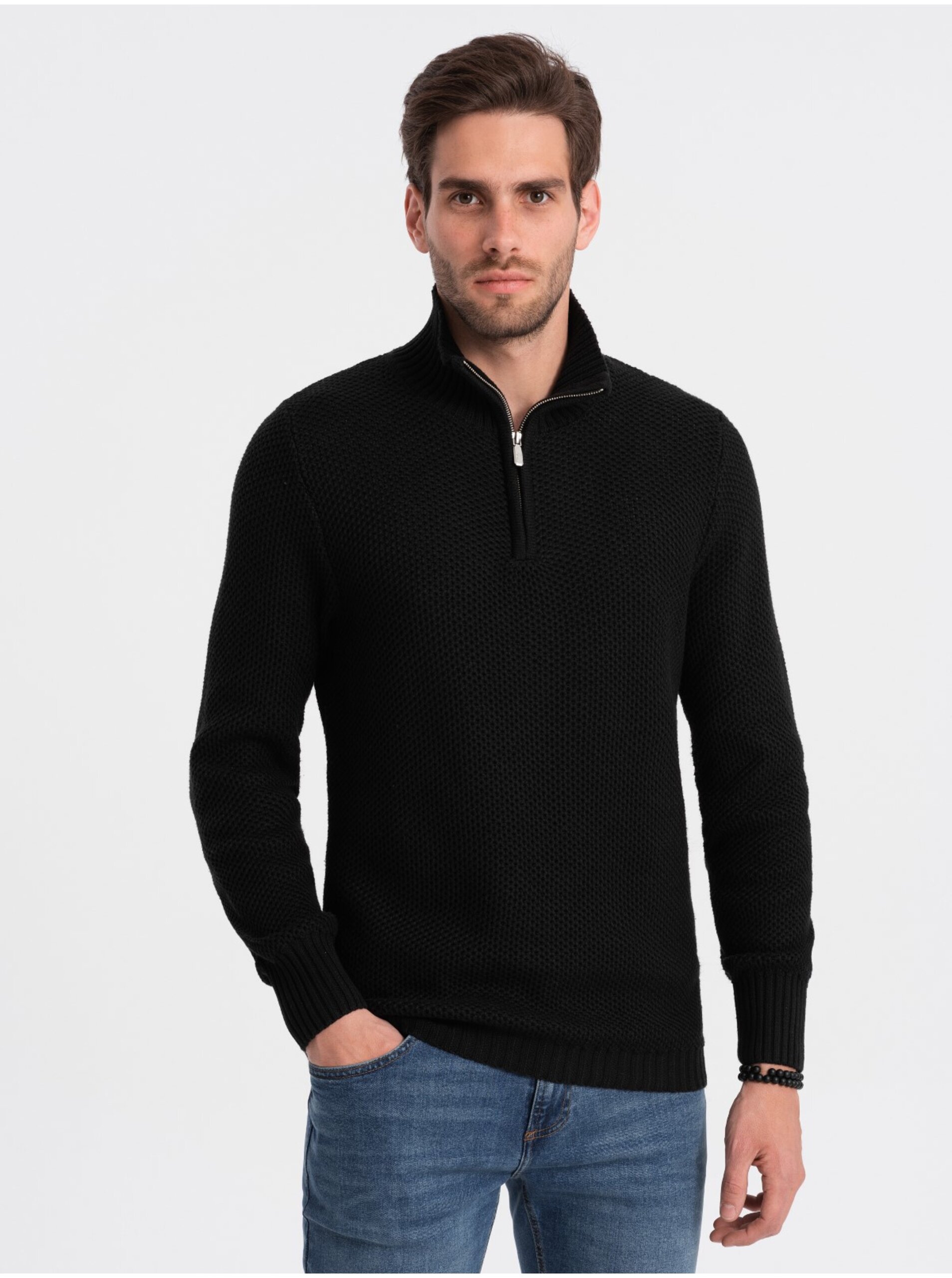 Lacno Čierny pánsky sveter s golierom Ombre Clothing