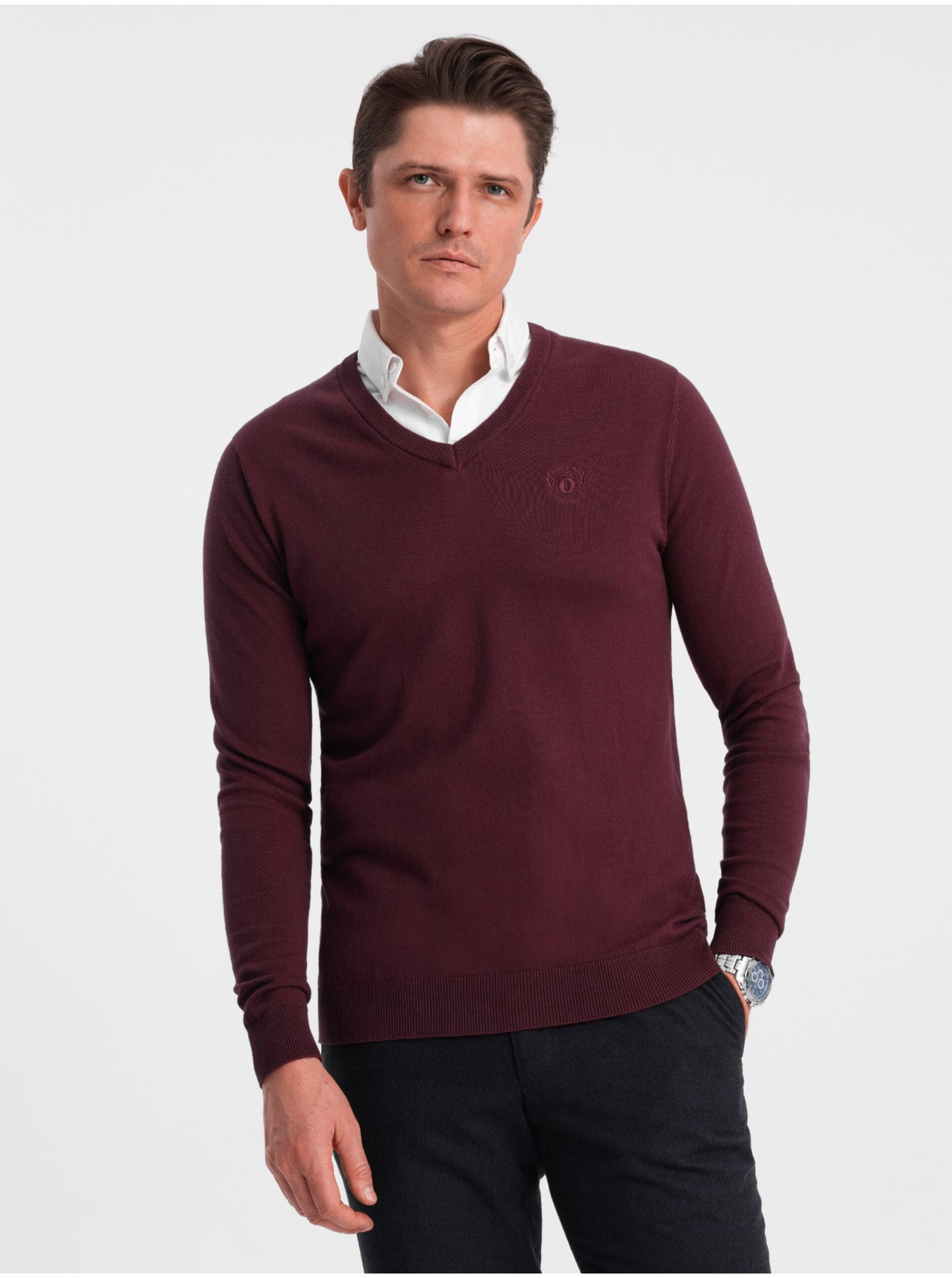 Levně Vínový pánský svetr s košilovým límcem Ombre Clothing