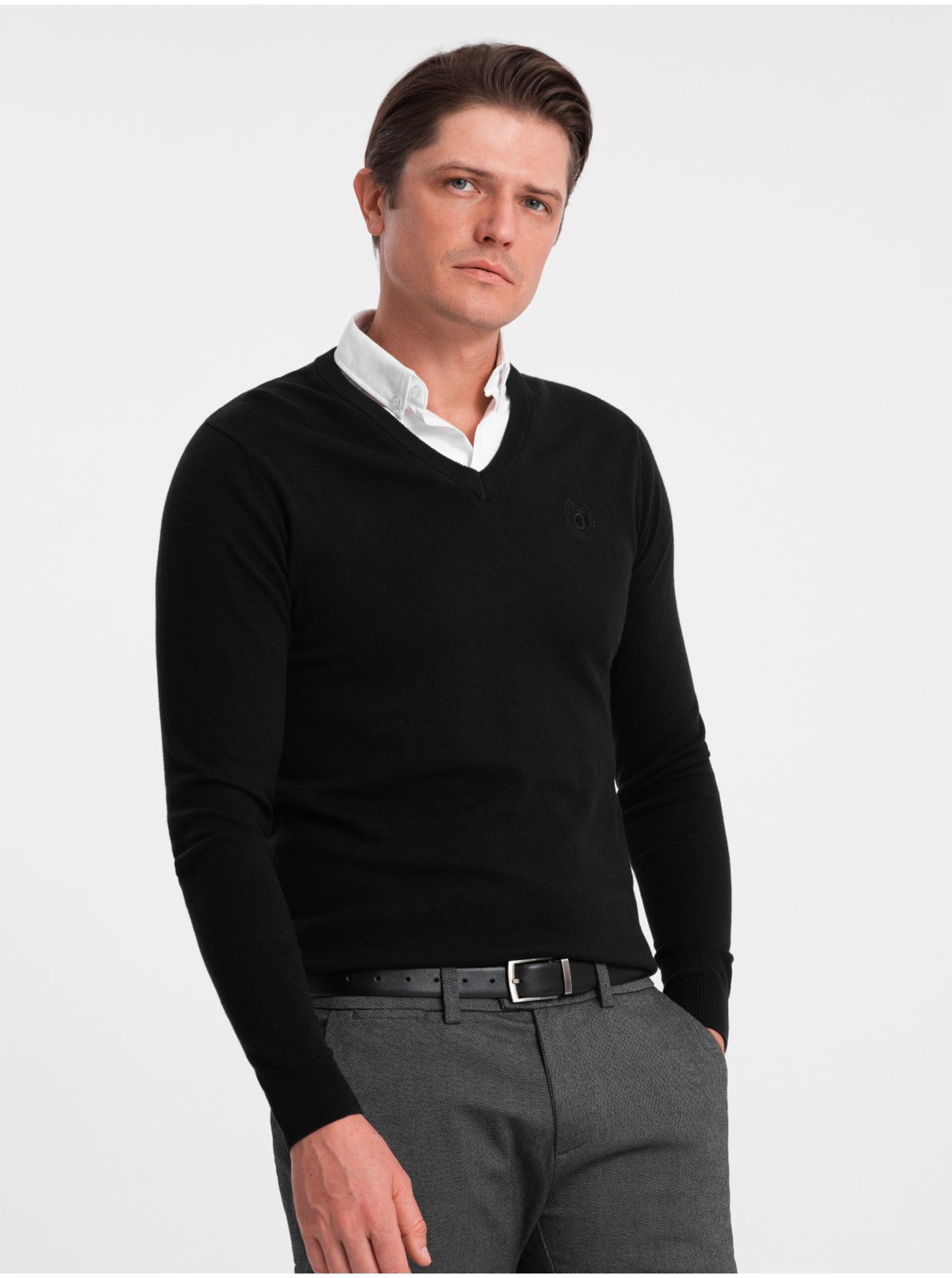 Levně Černý pánský svetr s košilovým límcem Ombre Clothing