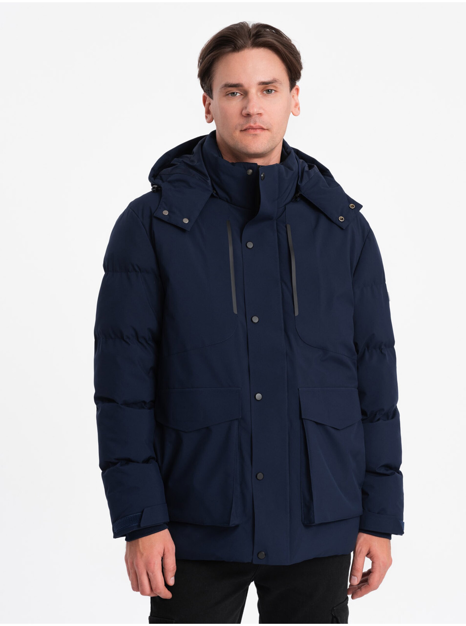 Levně Tmavě mdorá pánská prošívaná zimní bunda s kapucí Ombre Clothing