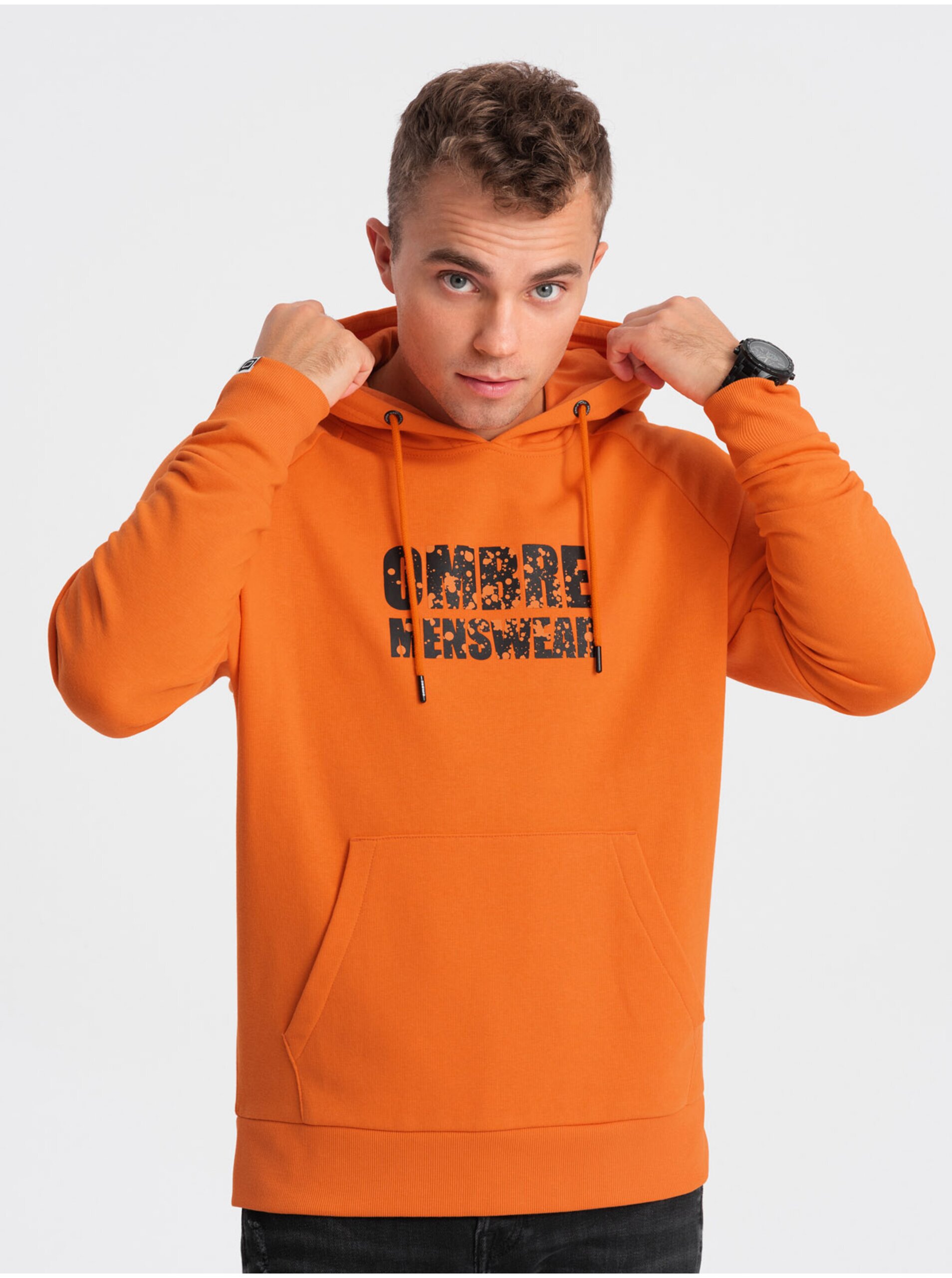 Lacno Oranžová pánska mikina Ombre Clothing