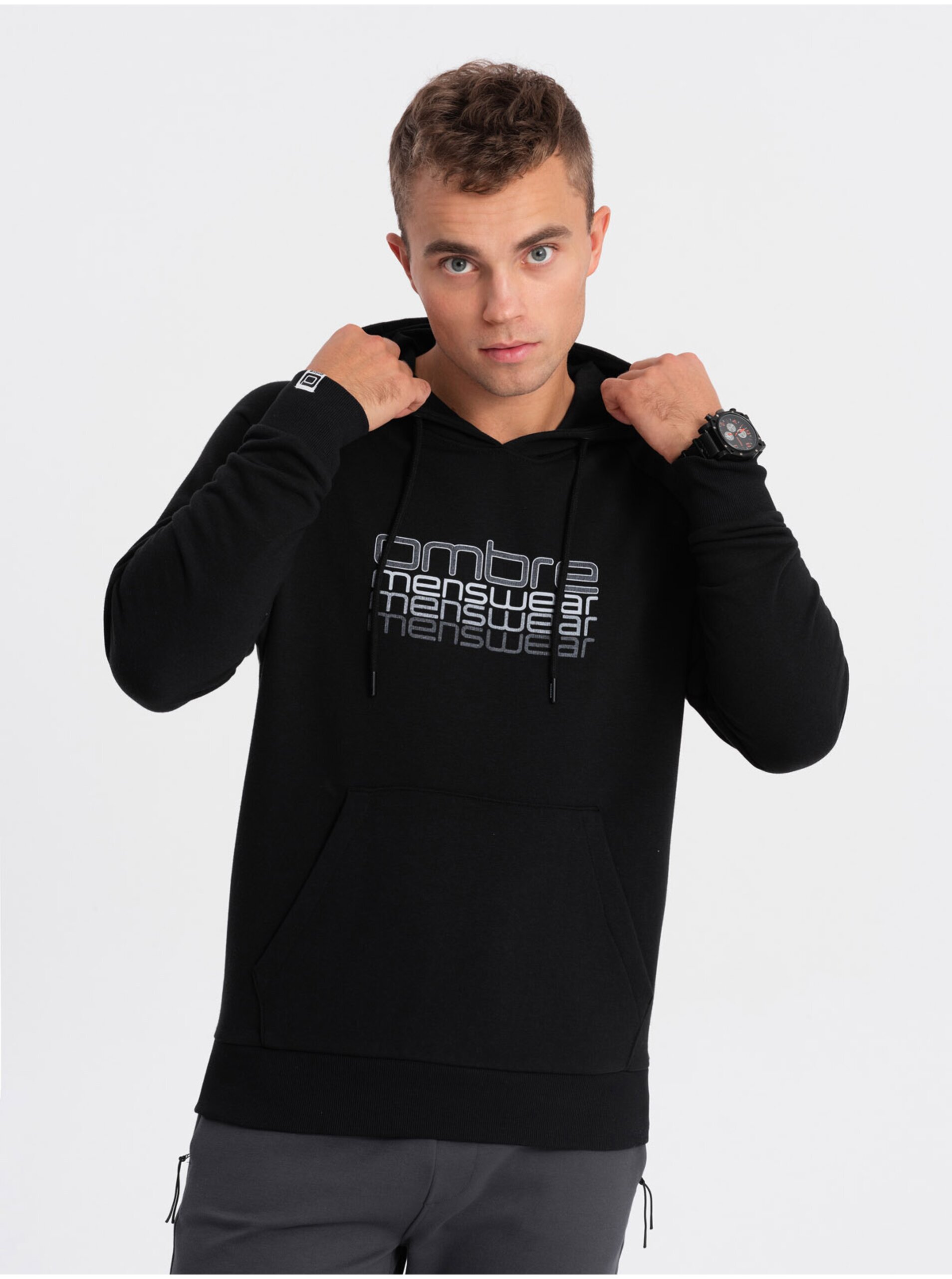 E-shop Černá pánská mikina s kapucí Ombre Clothing