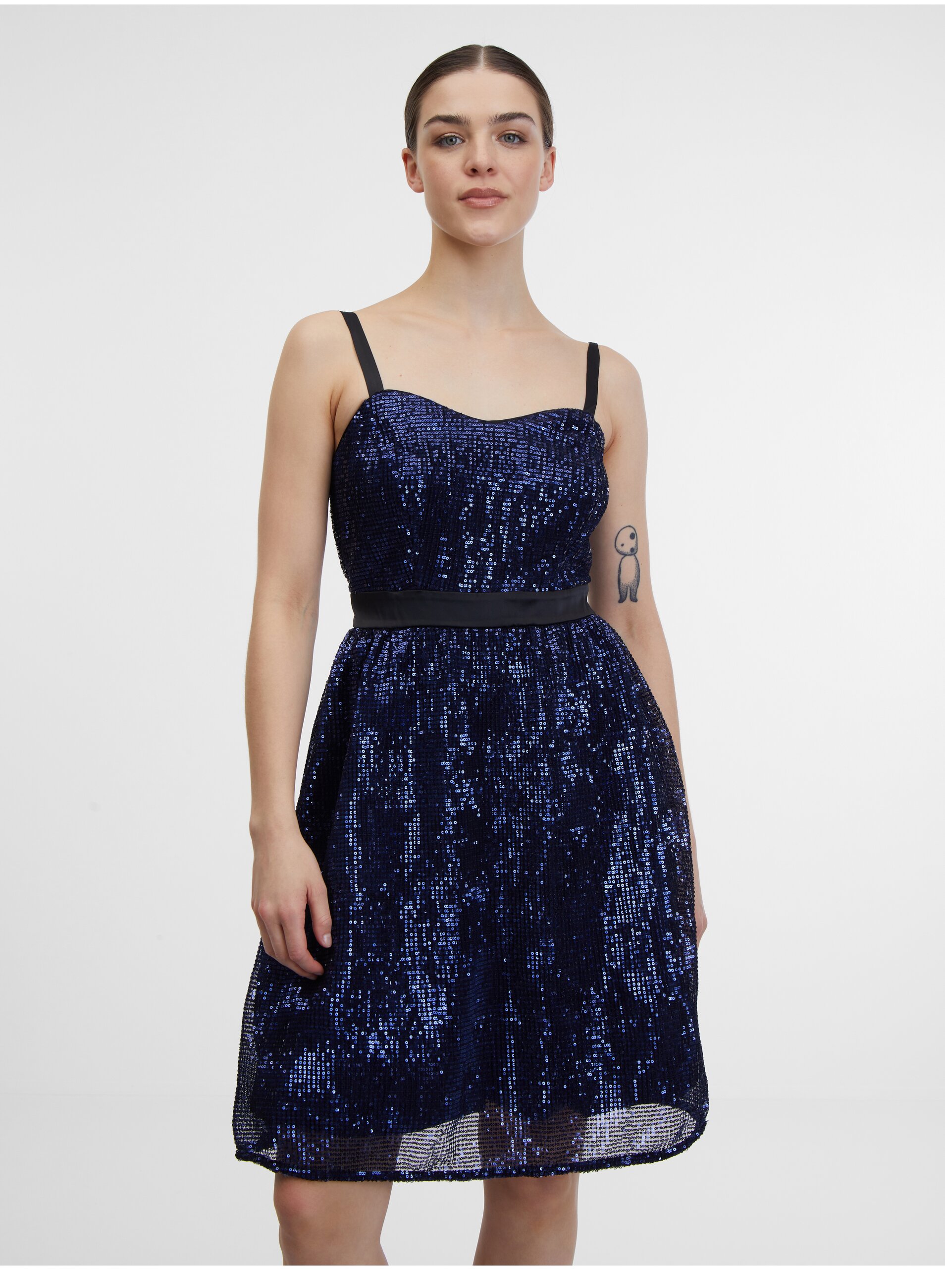 Levně Tmavě modré dámské flitrové šaty ORSAY