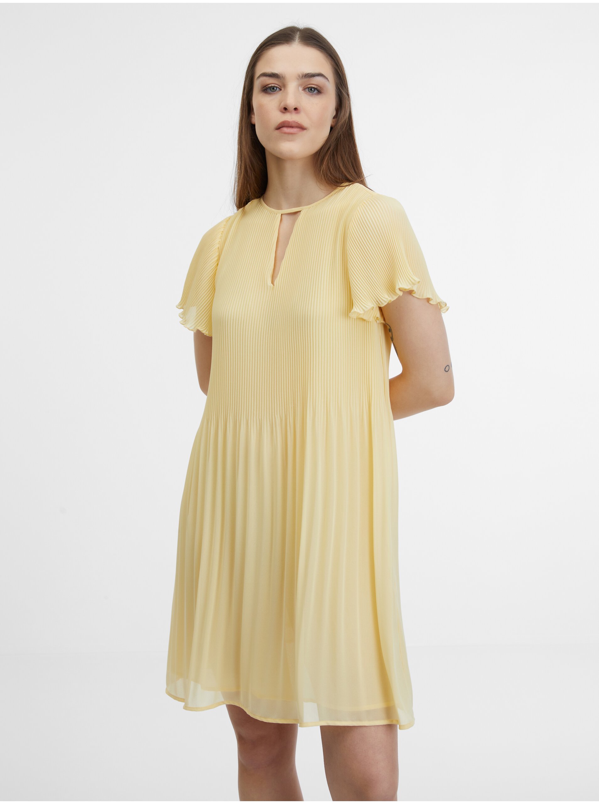 Levně Světle žluté dámské plisované šaty ORSAY