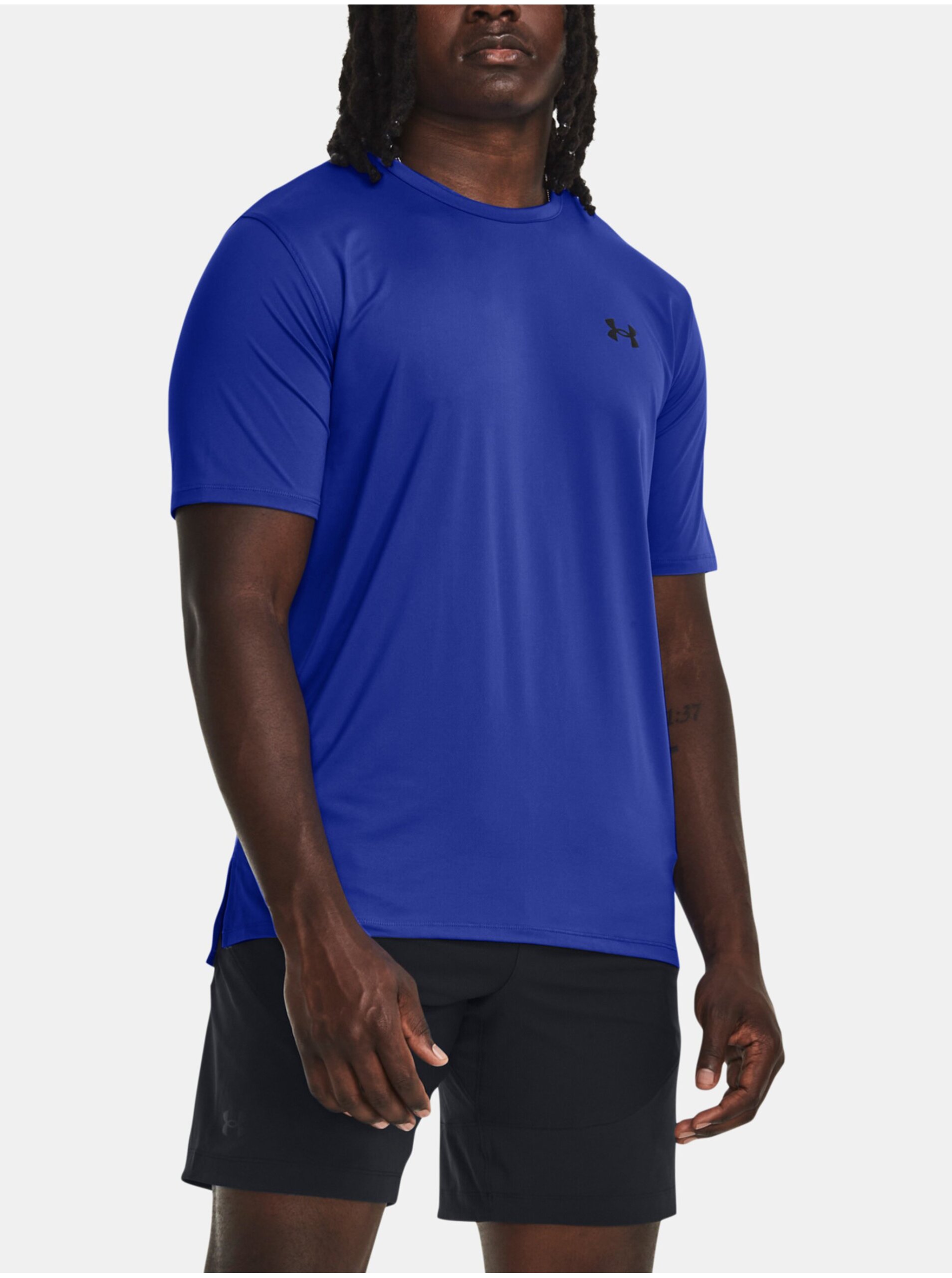 Levně Tmavě modré sportovní tričko Under Armour UA Motion SS