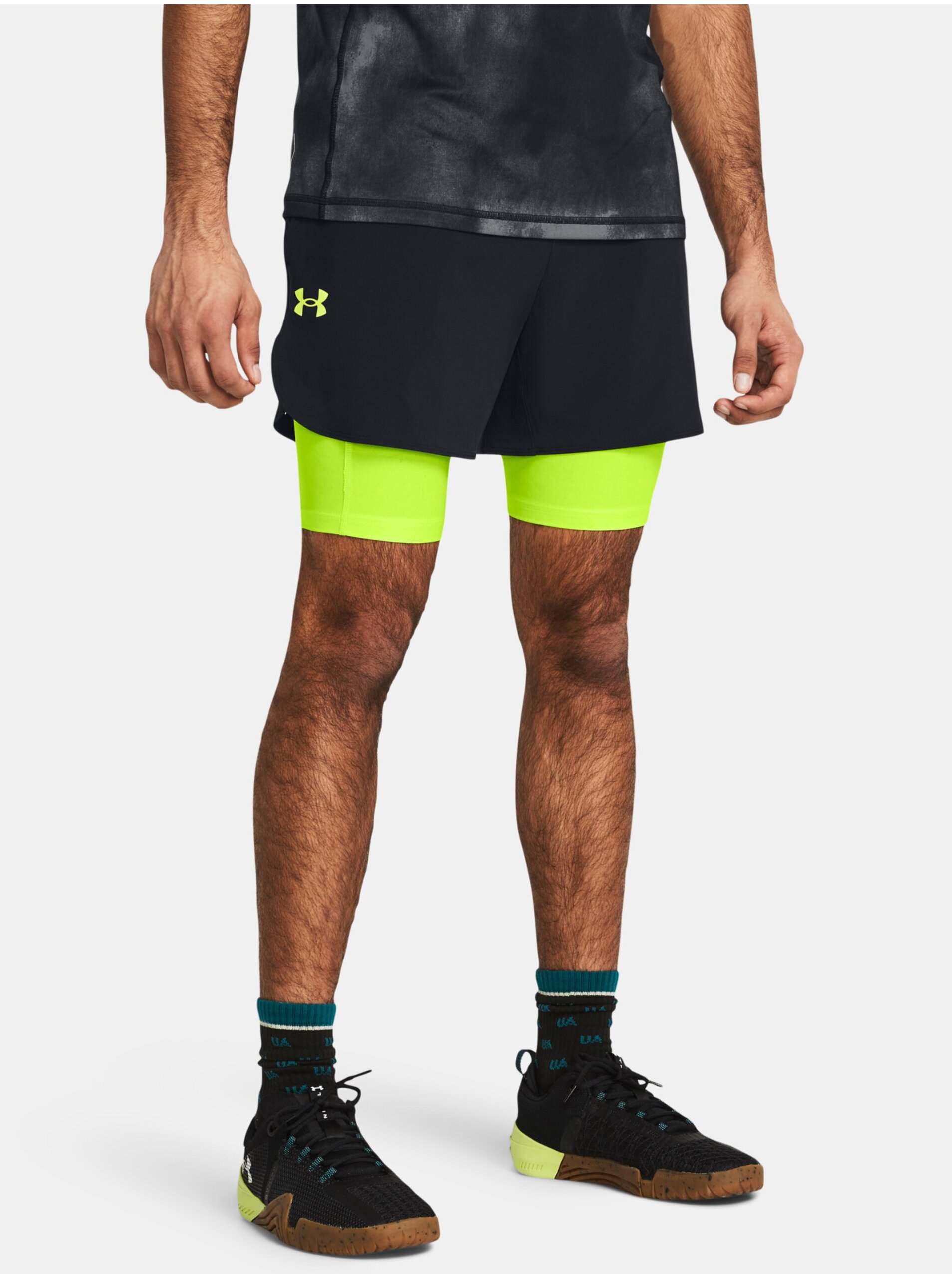 Levně Černé sportovní kraťasy Under Armour UA Peak Woven 2in1 Sts