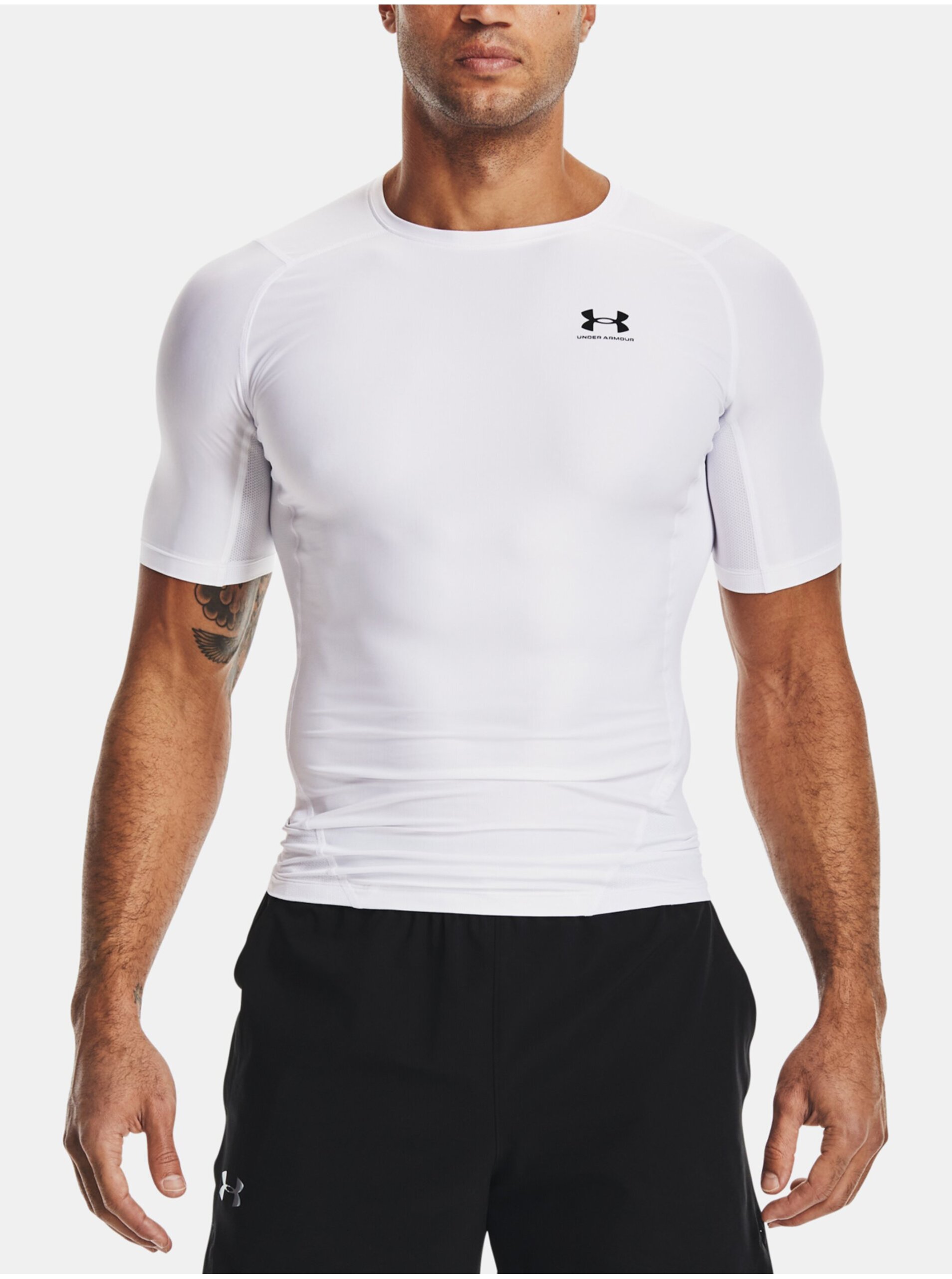 Levně Bílé sportovní tričko Under Armour UA HG IsoChill Comp SS