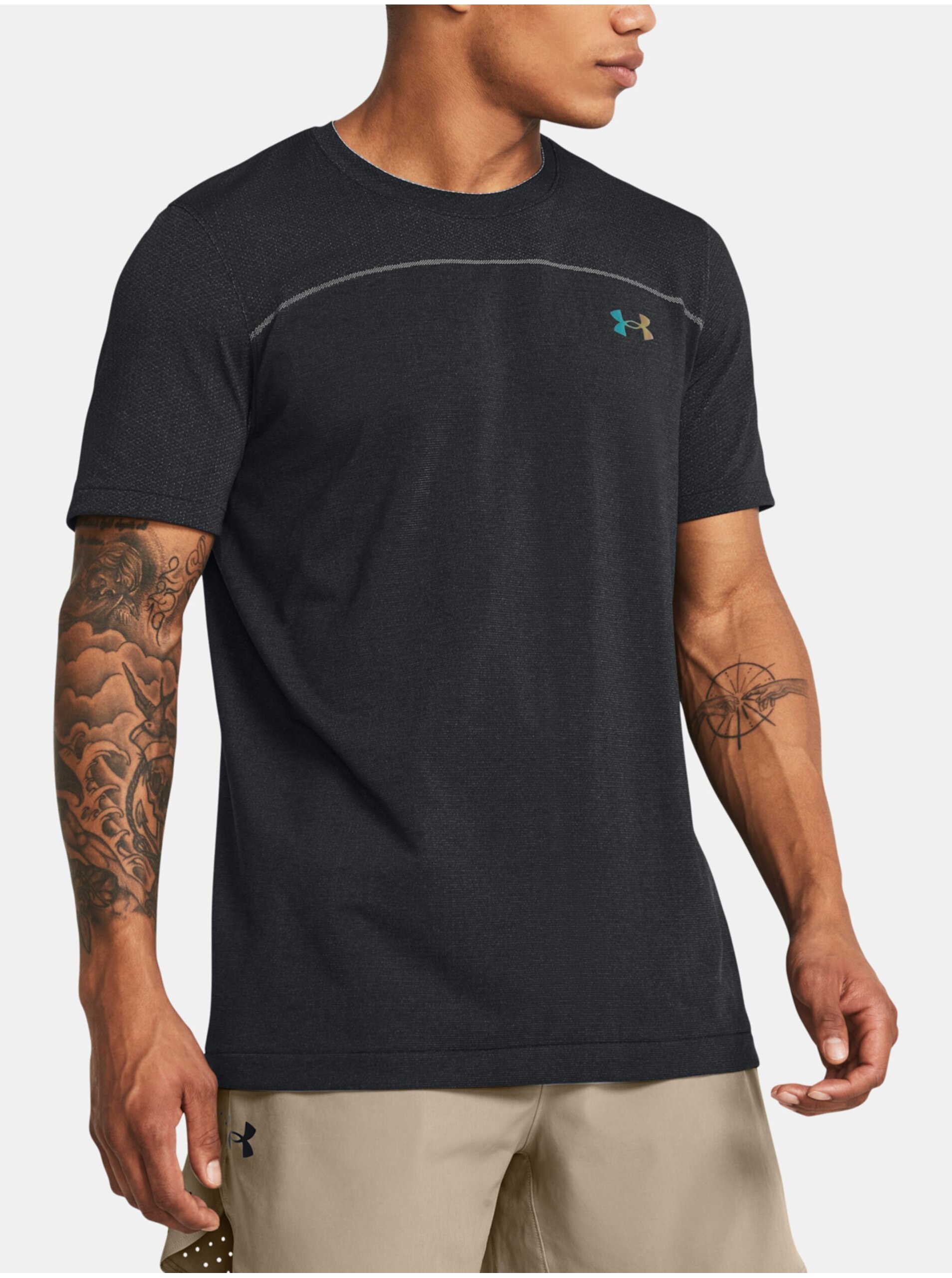 E-shop Černé sportovní tričko Under Armour UA Rush Seamless Wordmark SS