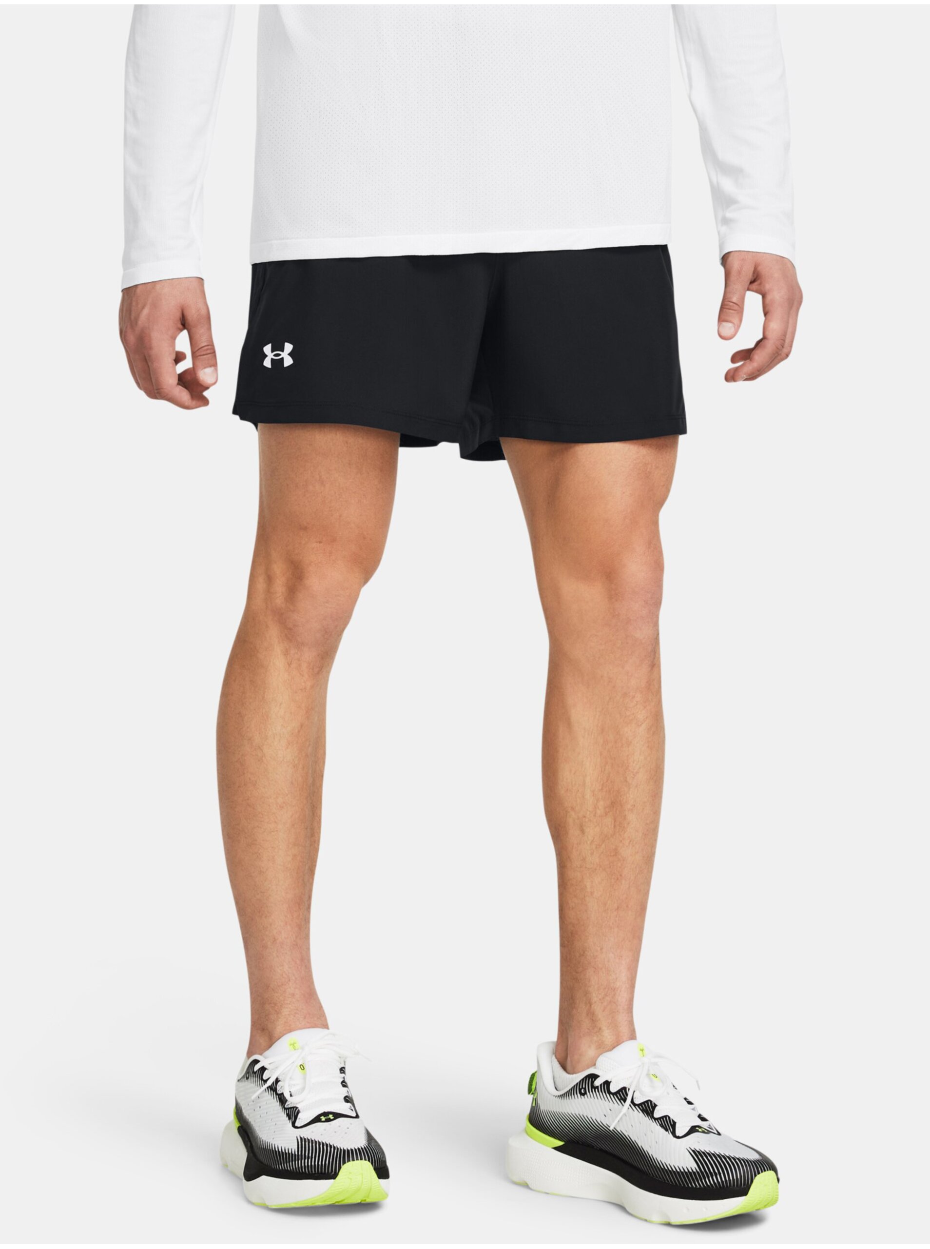 Levně Černé sportovní kraťasy Under Armour UA LAUNCH 5'' SHORTS