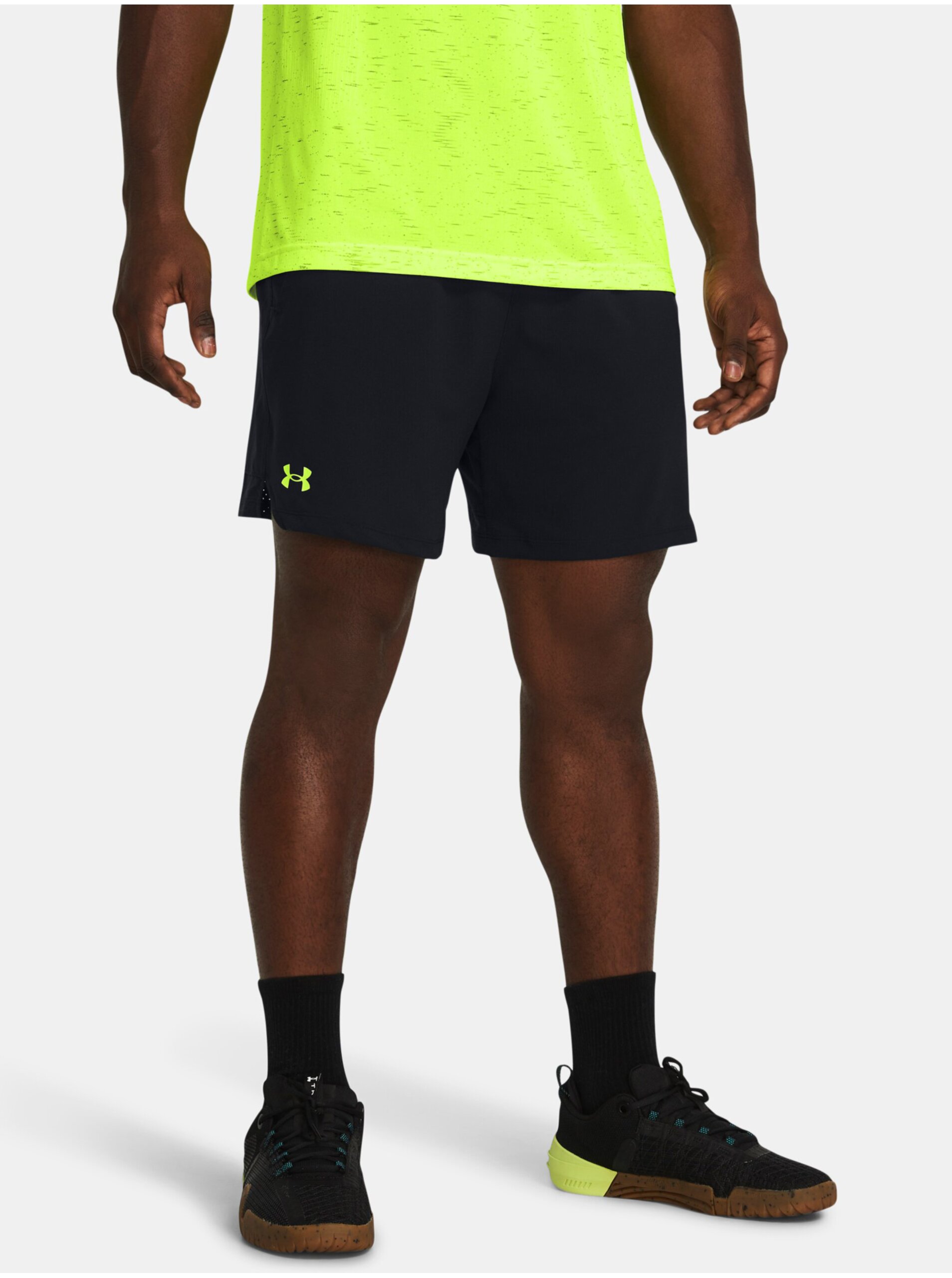 Levně Černé sportovní kraťasy Under Armour UA Vanish Woven 6in Shorts