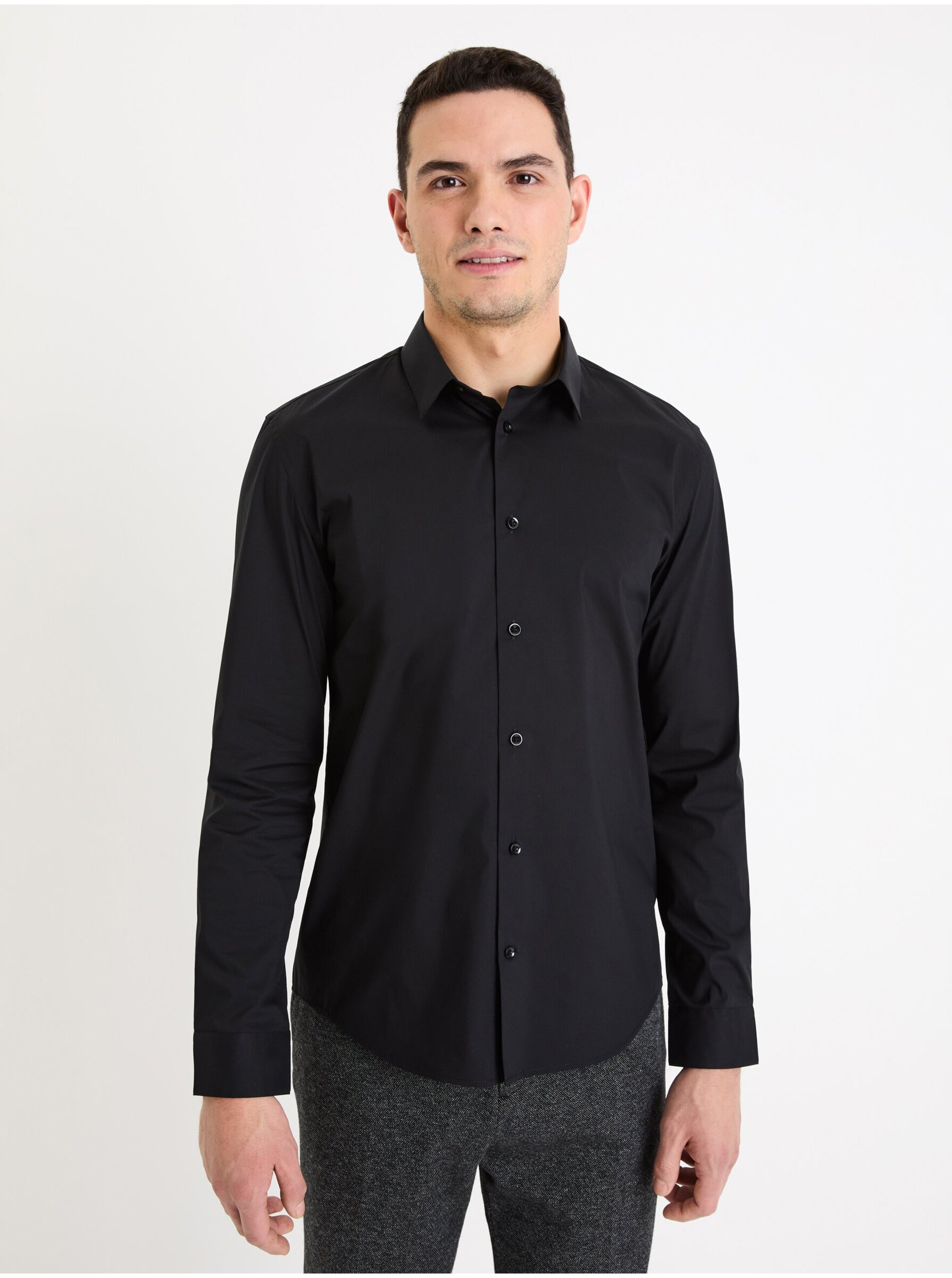 E-shop Černá pánská košile Celio Masantalrg