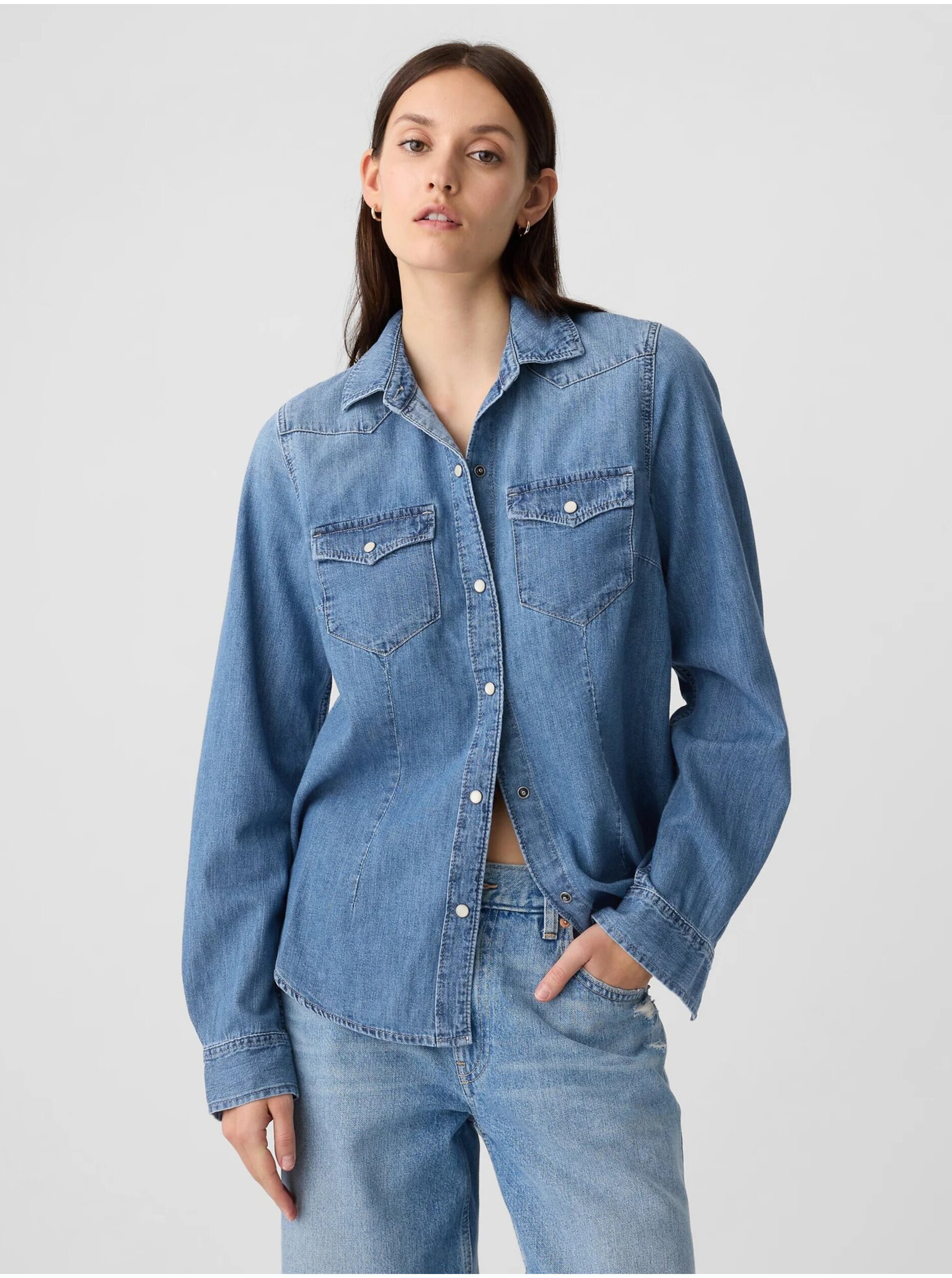 Levně Modrá dámská džínová košile GAP