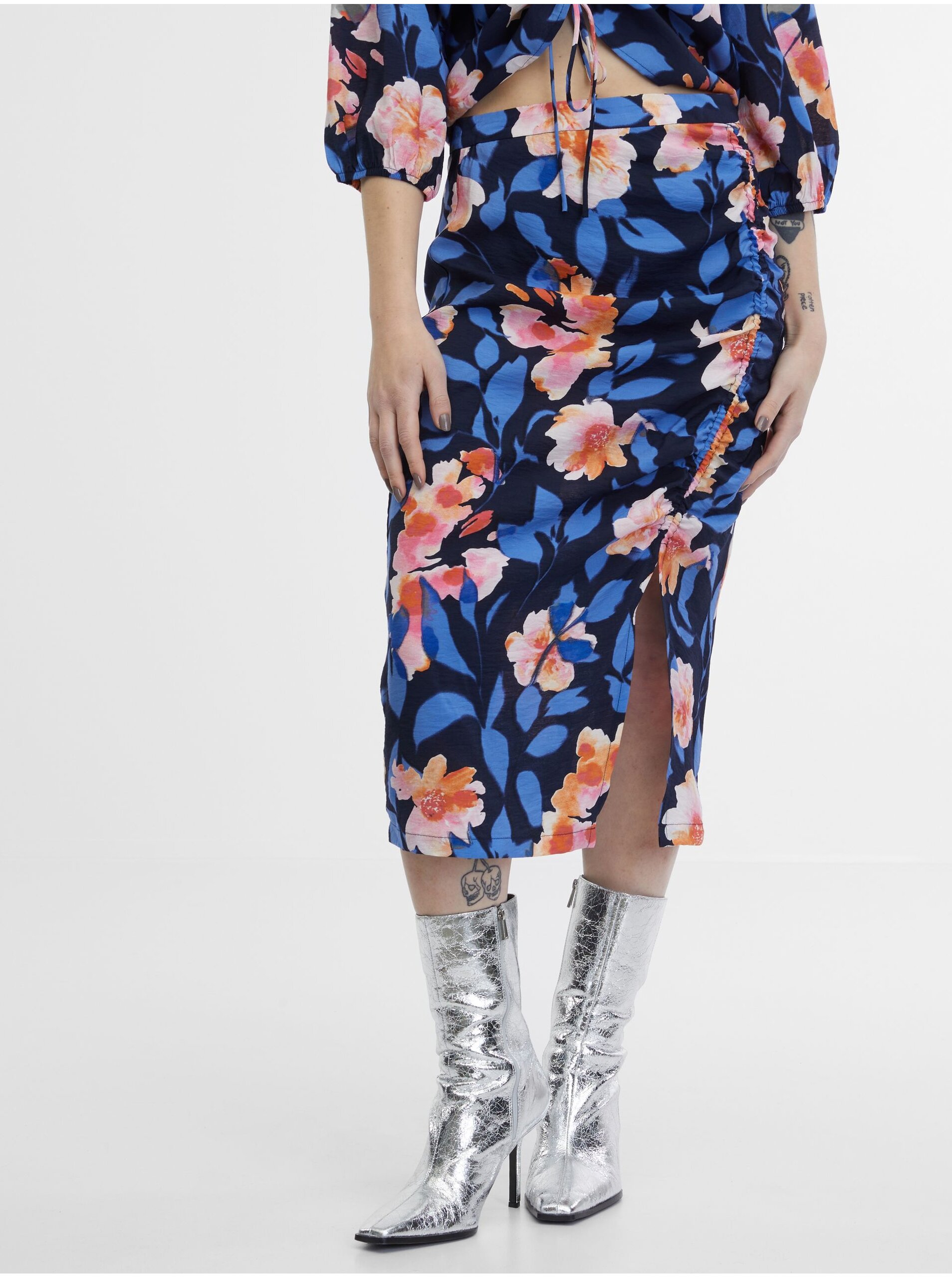 Lacno Tmavomodrá dámska kvetovaná midi sukňa ORSAY