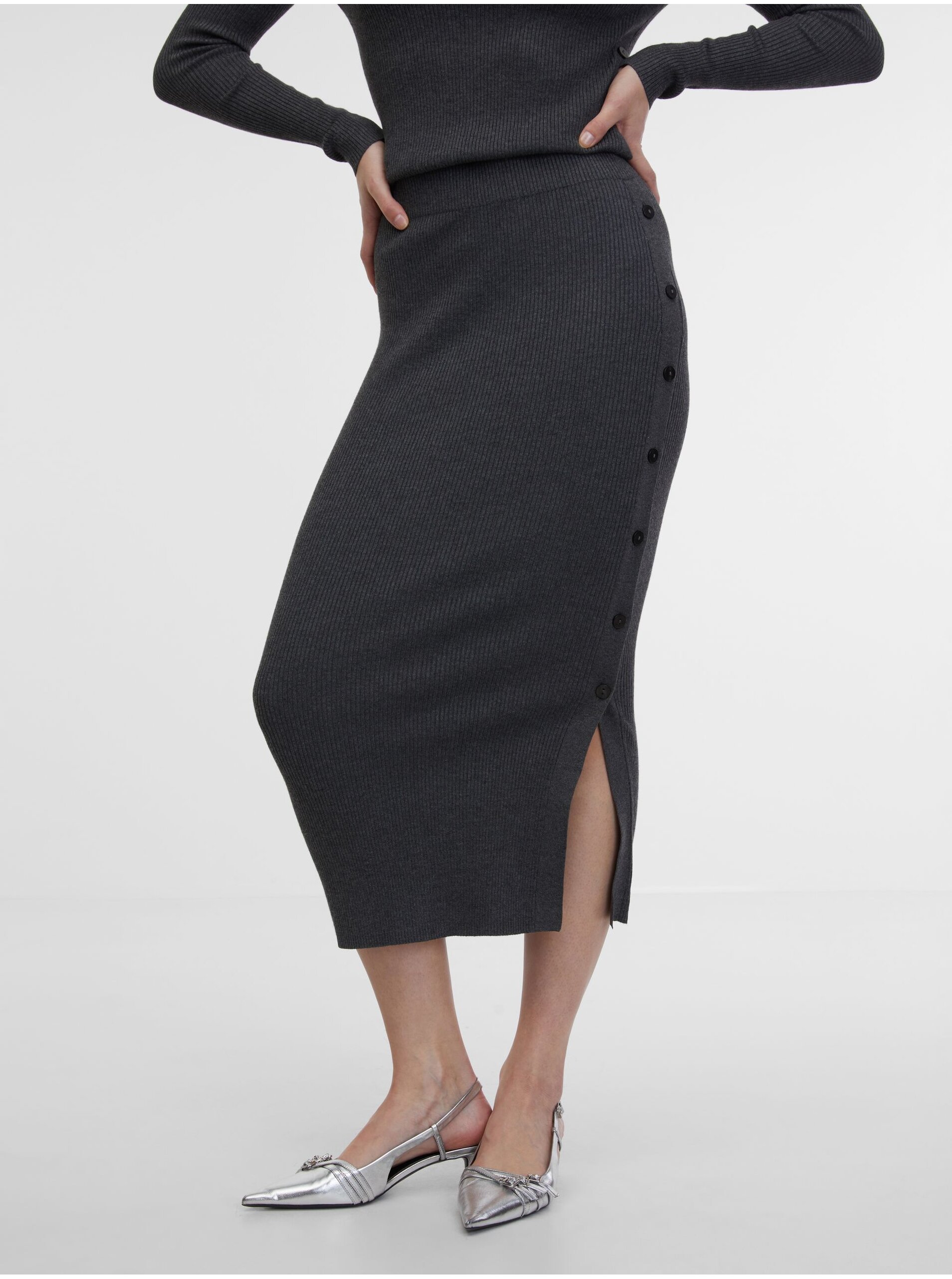 E-shop Šedá dámska svetrová midi sukňa ORSAY