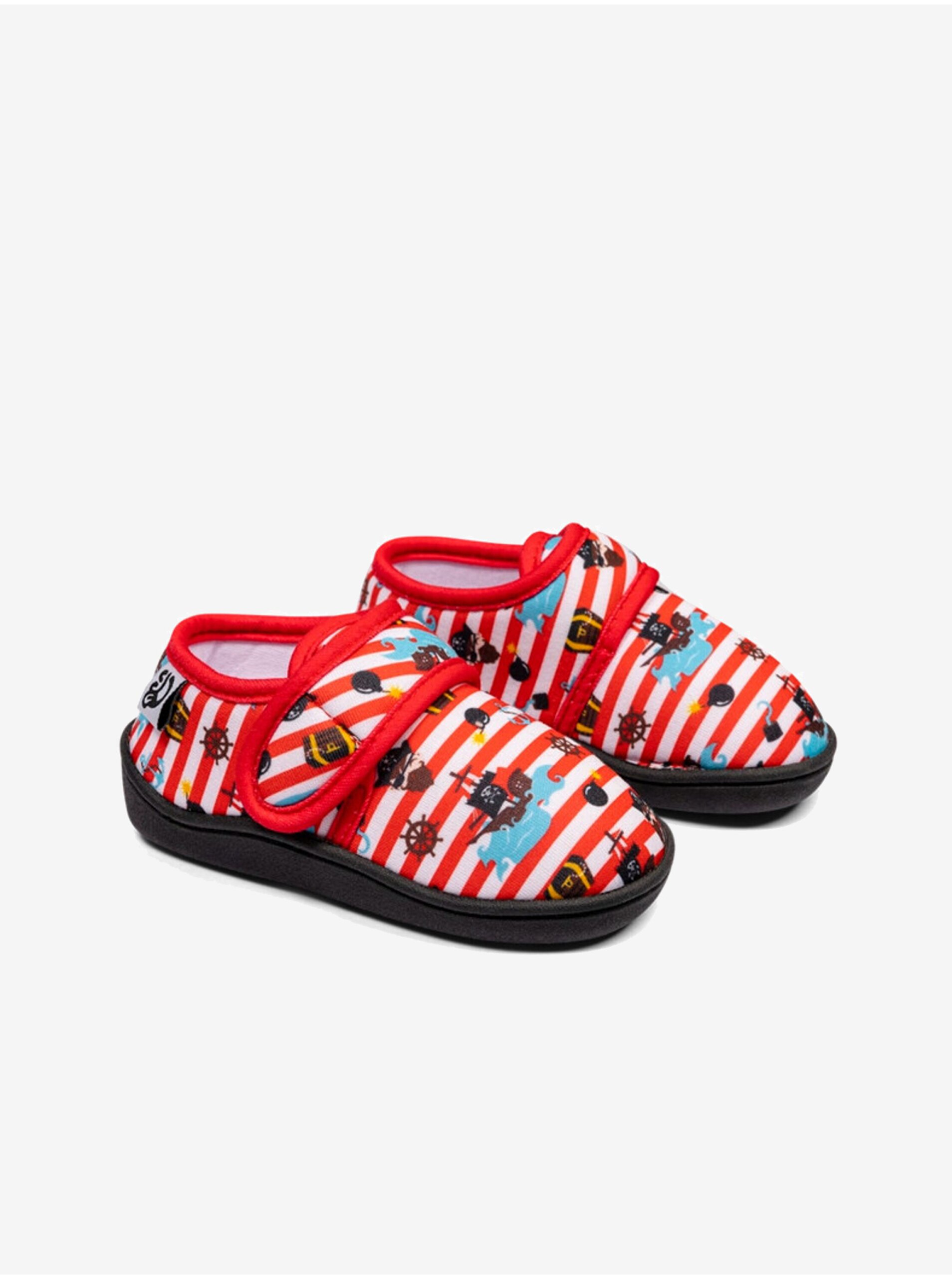 E-shop Červené chlapčenské veselé papuče Dedoles Pirát