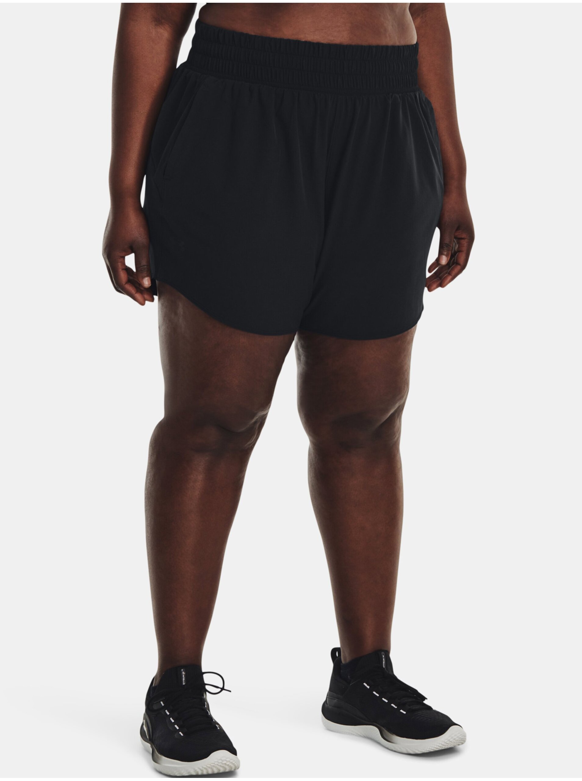 Levně Černé dámské sportovní kraťasy Under Armour Flex Woven Short 5in