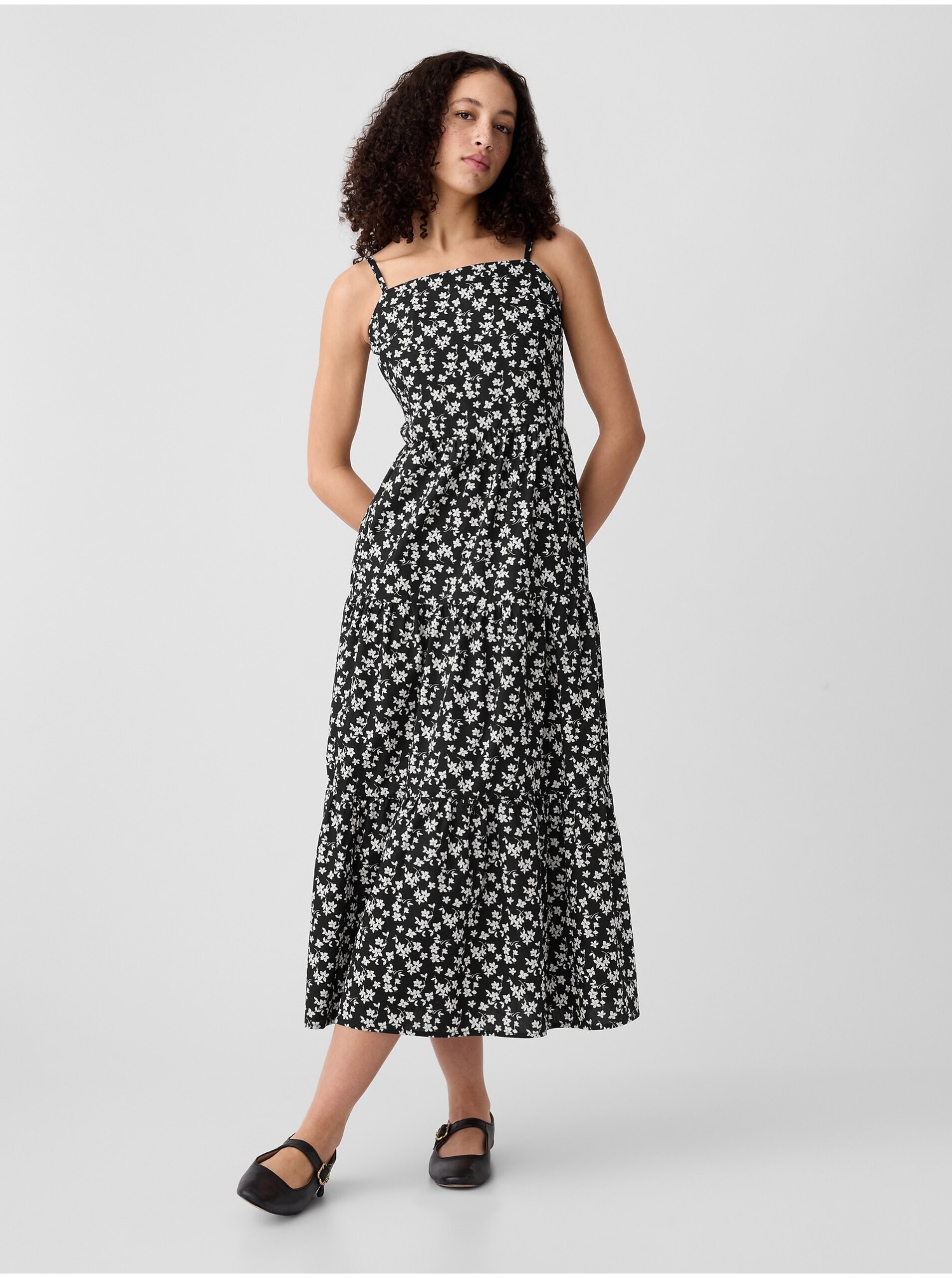 E-shop Čierne dámske kvetované midi šaty GAP