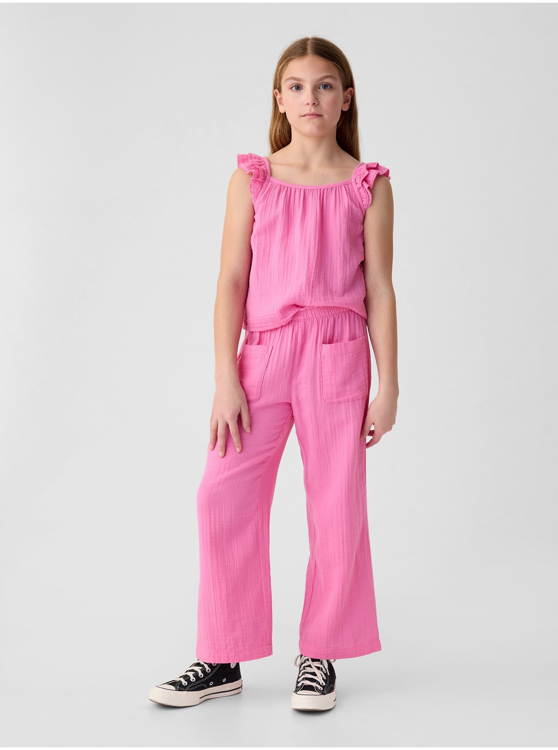 Levně Růžové holčičí mušelínové široké kalhoty GAP
