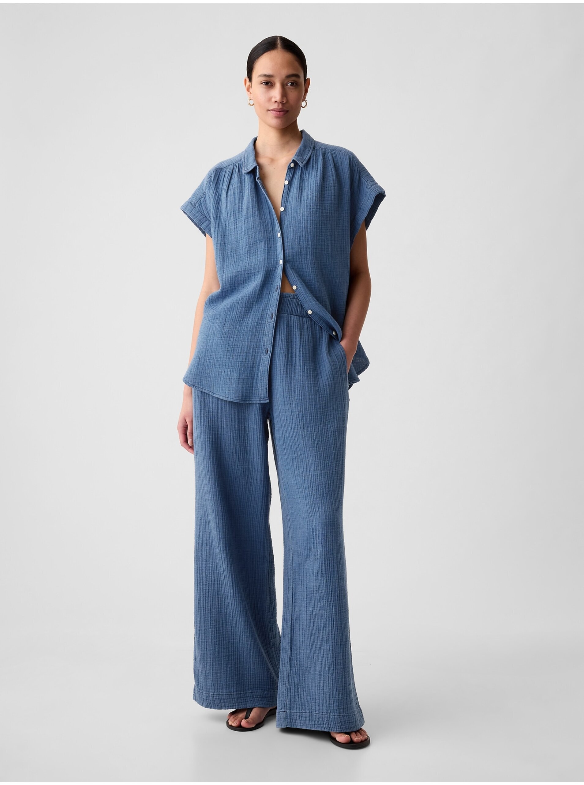 E-shop Modré dámské široké mušelínové kalhoty GAP
