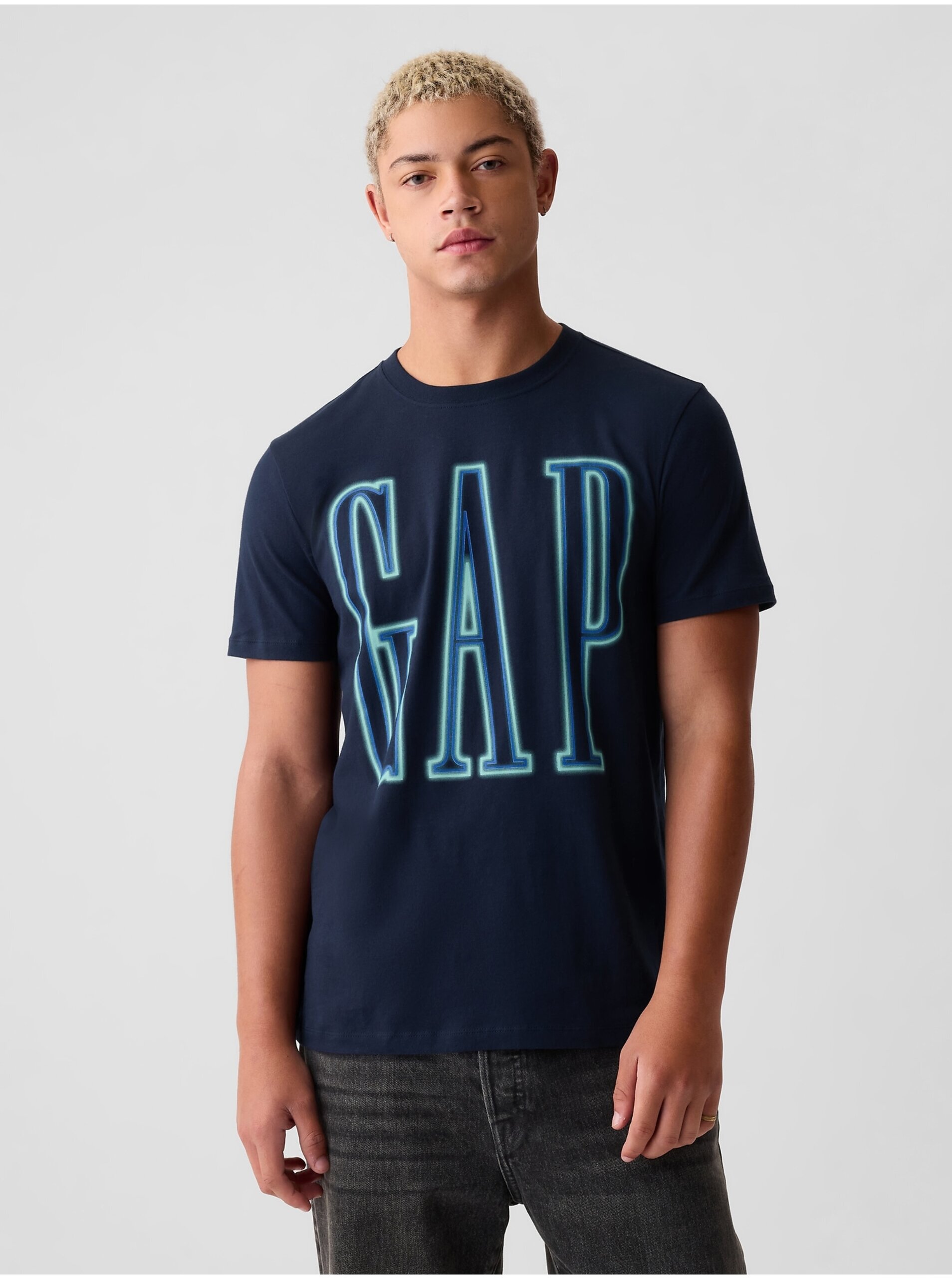 Lacno Tmavomodré pánske tričko s logom GAP