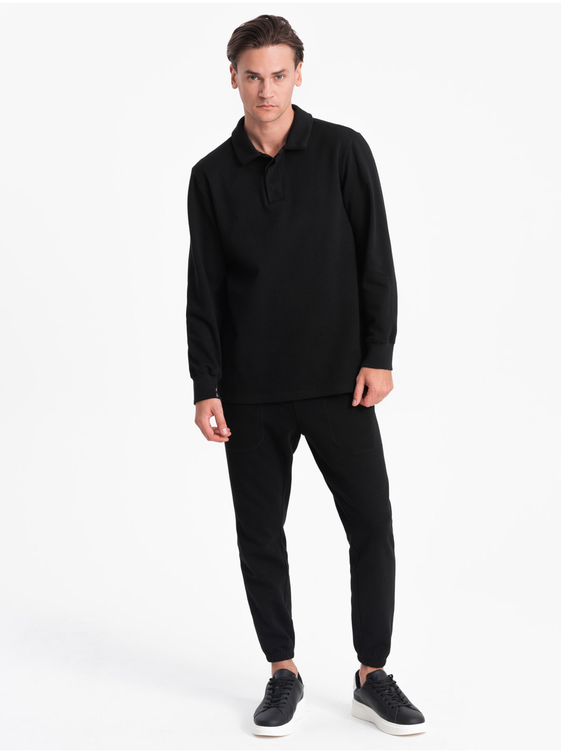 E-shop Černá pánská tepláková souprava mikina s polo límcem + kalhoty Ombre Clothing