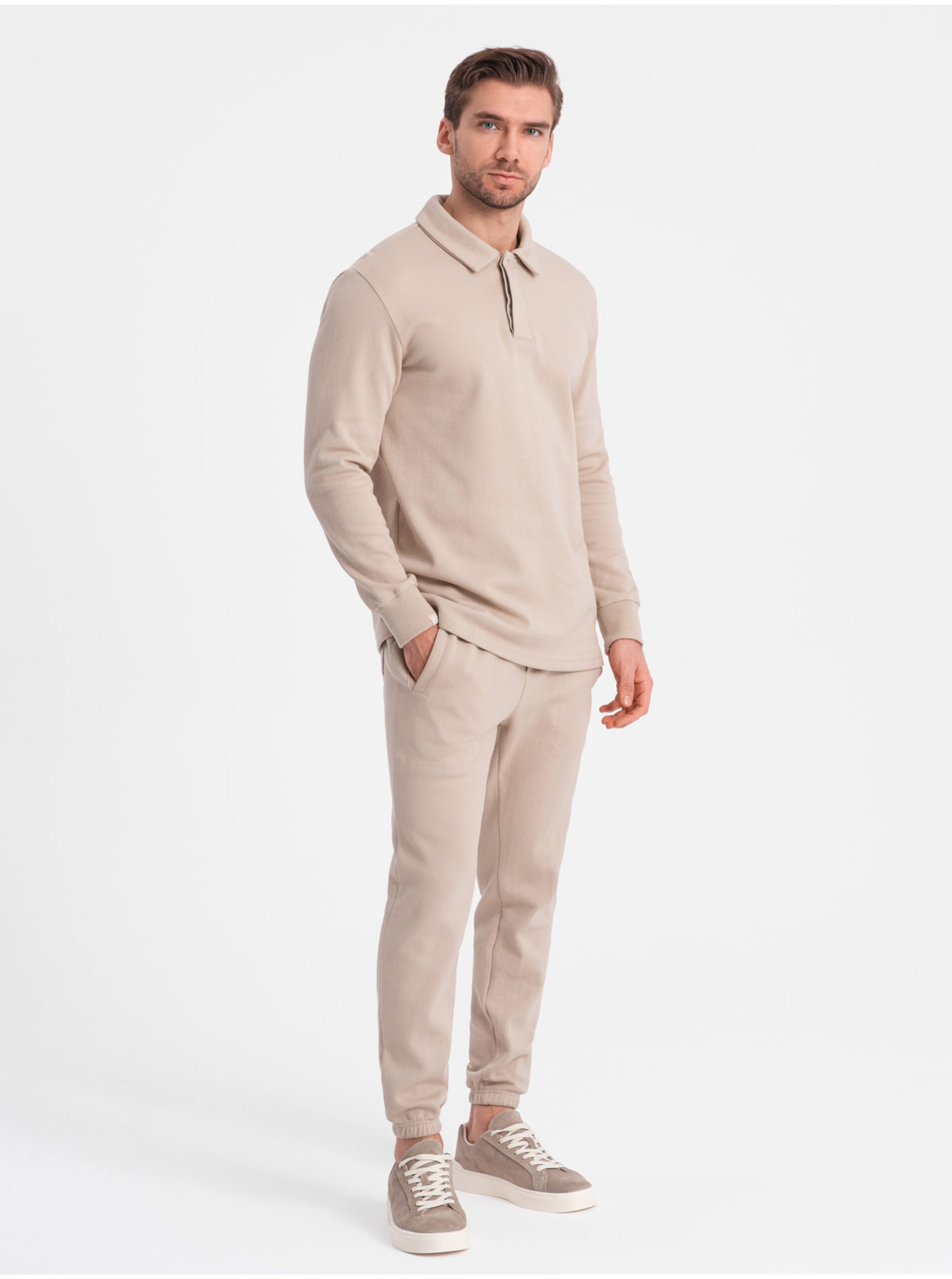 Levně Béžová pánská tepláková souprava mikina s polo límcem + kalhoty Ombre Clothing