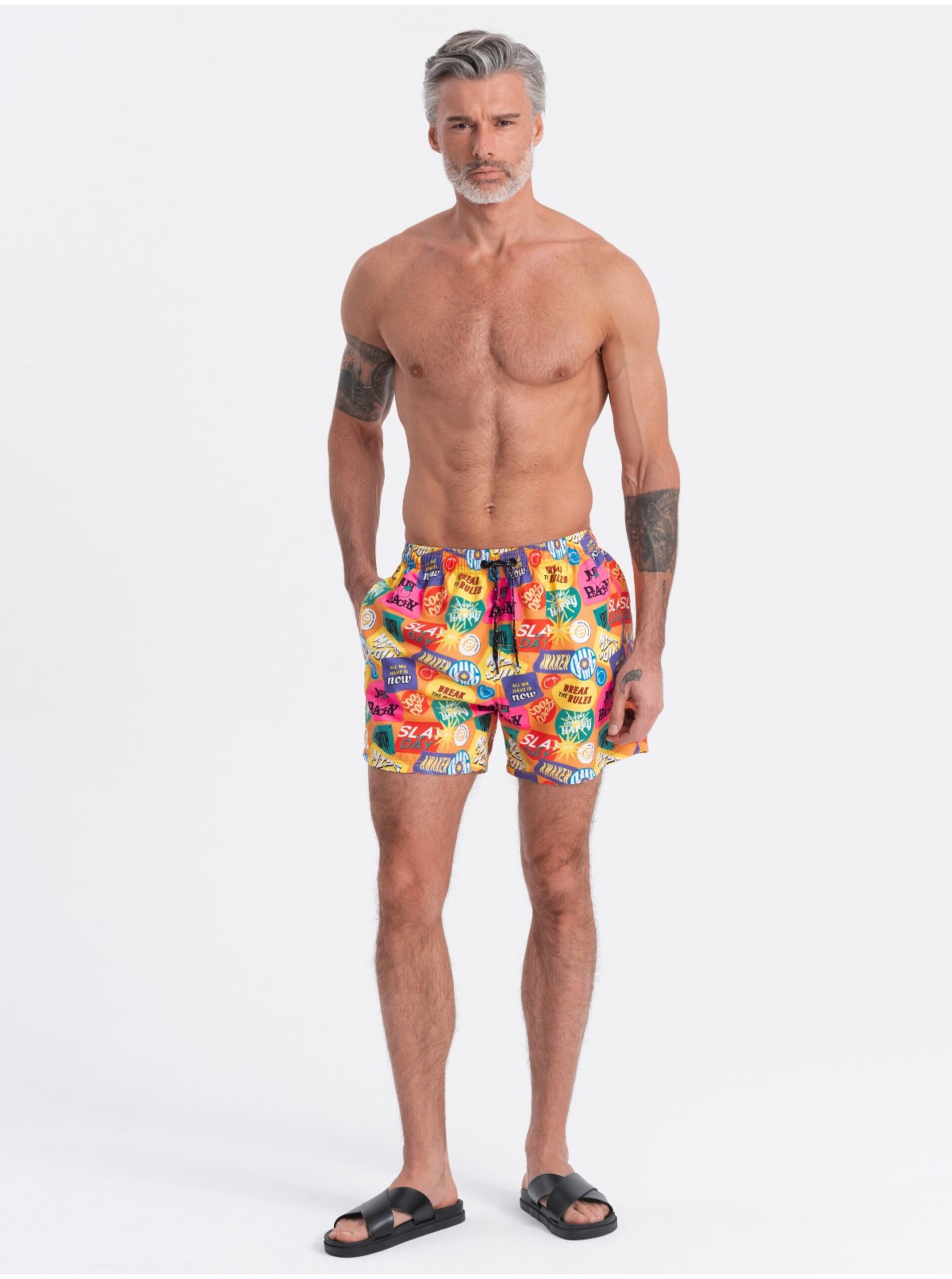 Lacno Barevné pánské plavecké šortky s nápisy Ombre Clothing V14 OM-SRBS-0125