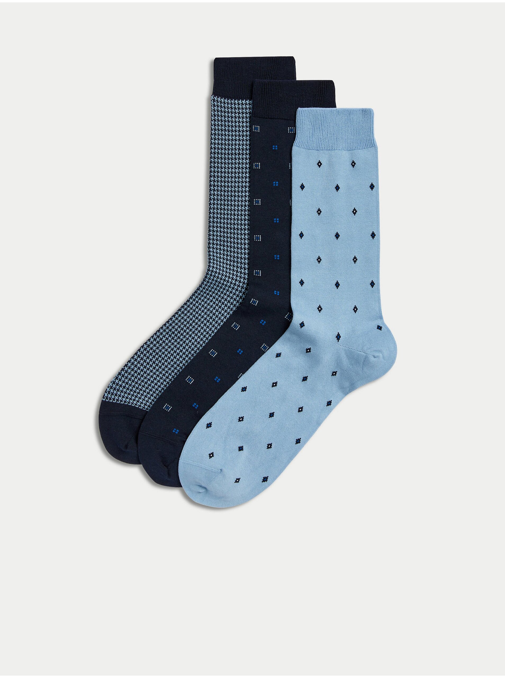Levně Sada tří párů pánských vzorovaných ponožek vmodré barvě Marks & Spencer