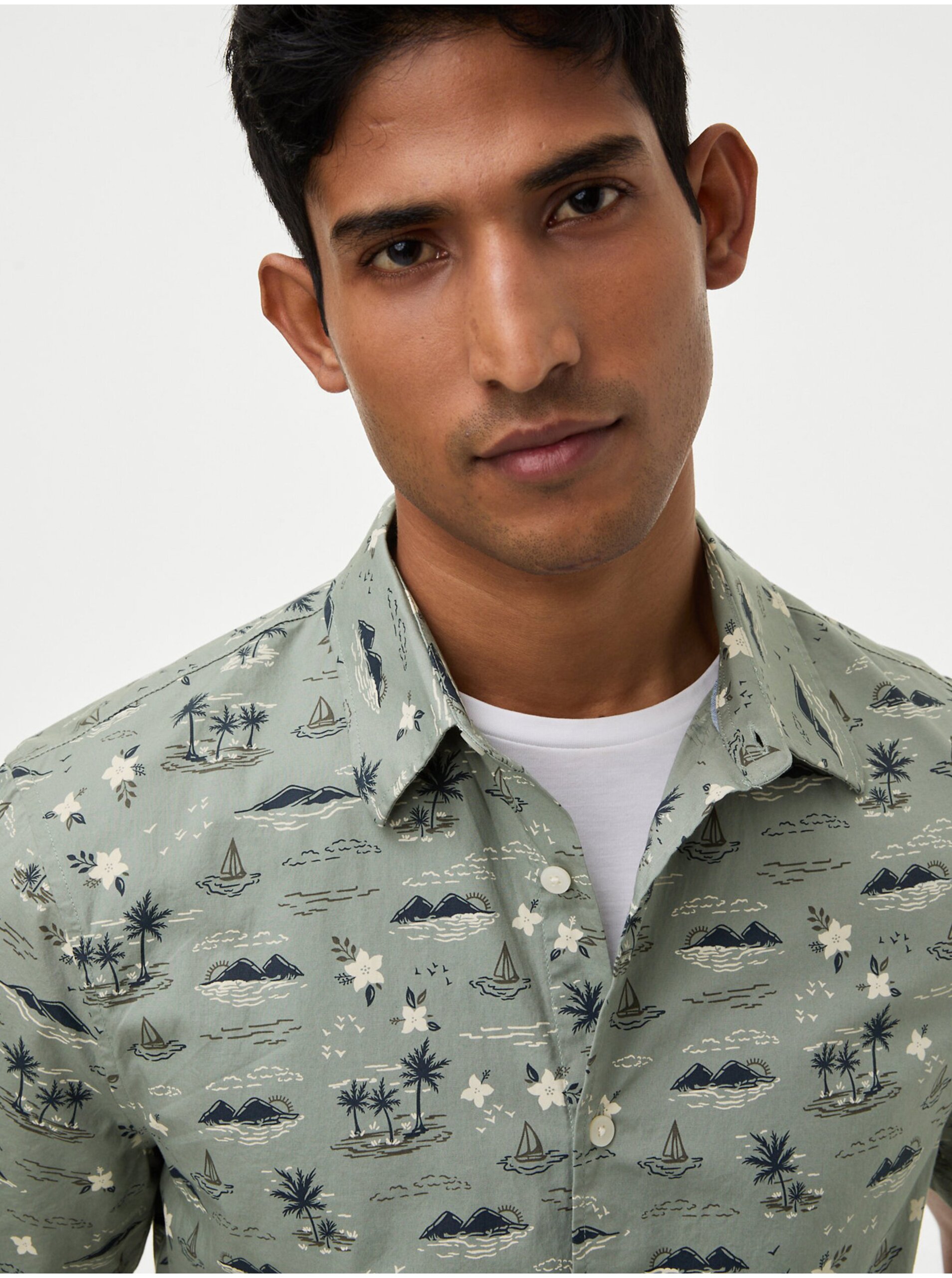 E-shop Zelená pánská vzorovaná košile Marks & Spencer