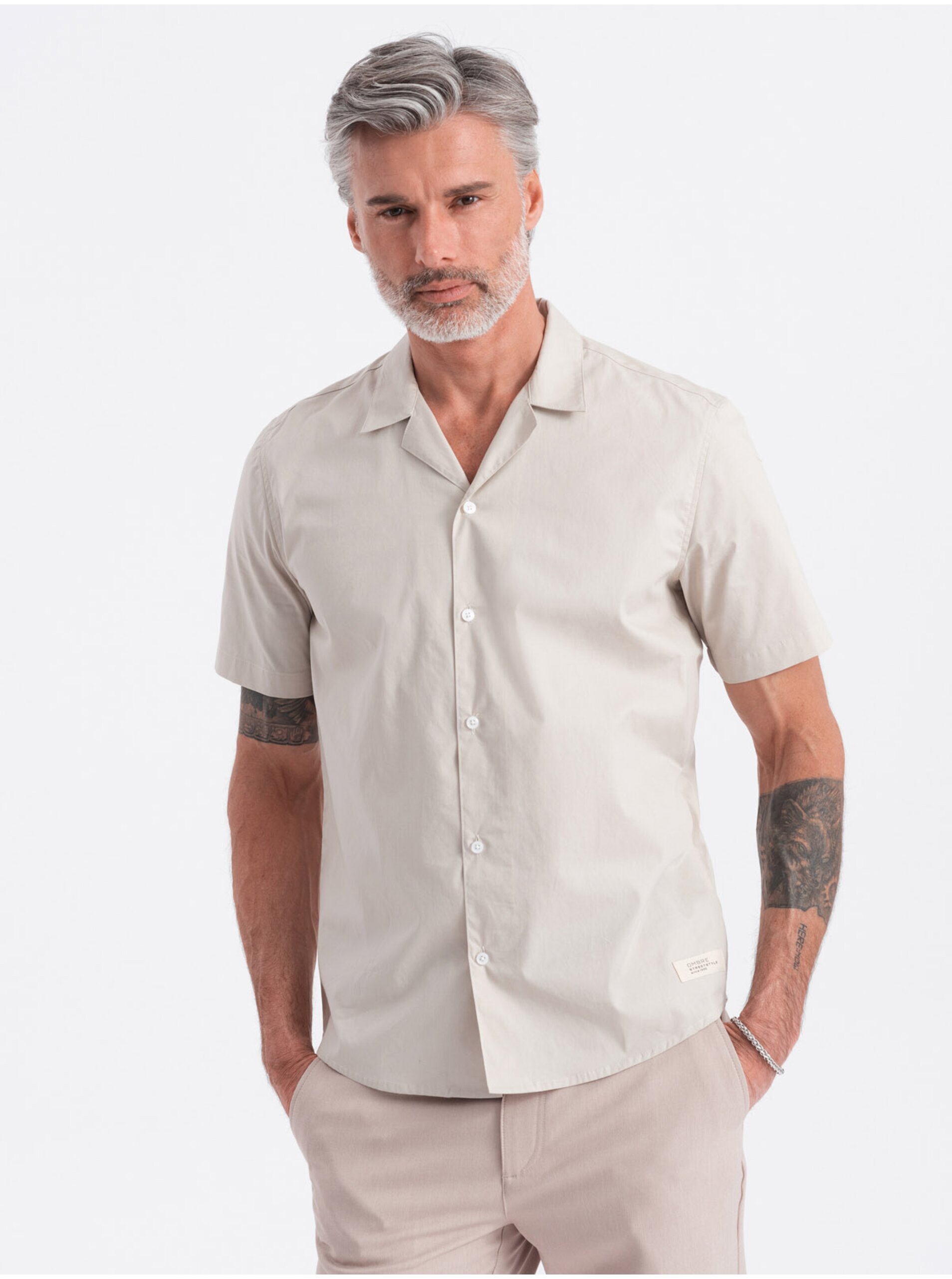 Levně Krémová pánská košile s krátkým rukávem Ombre Clothing