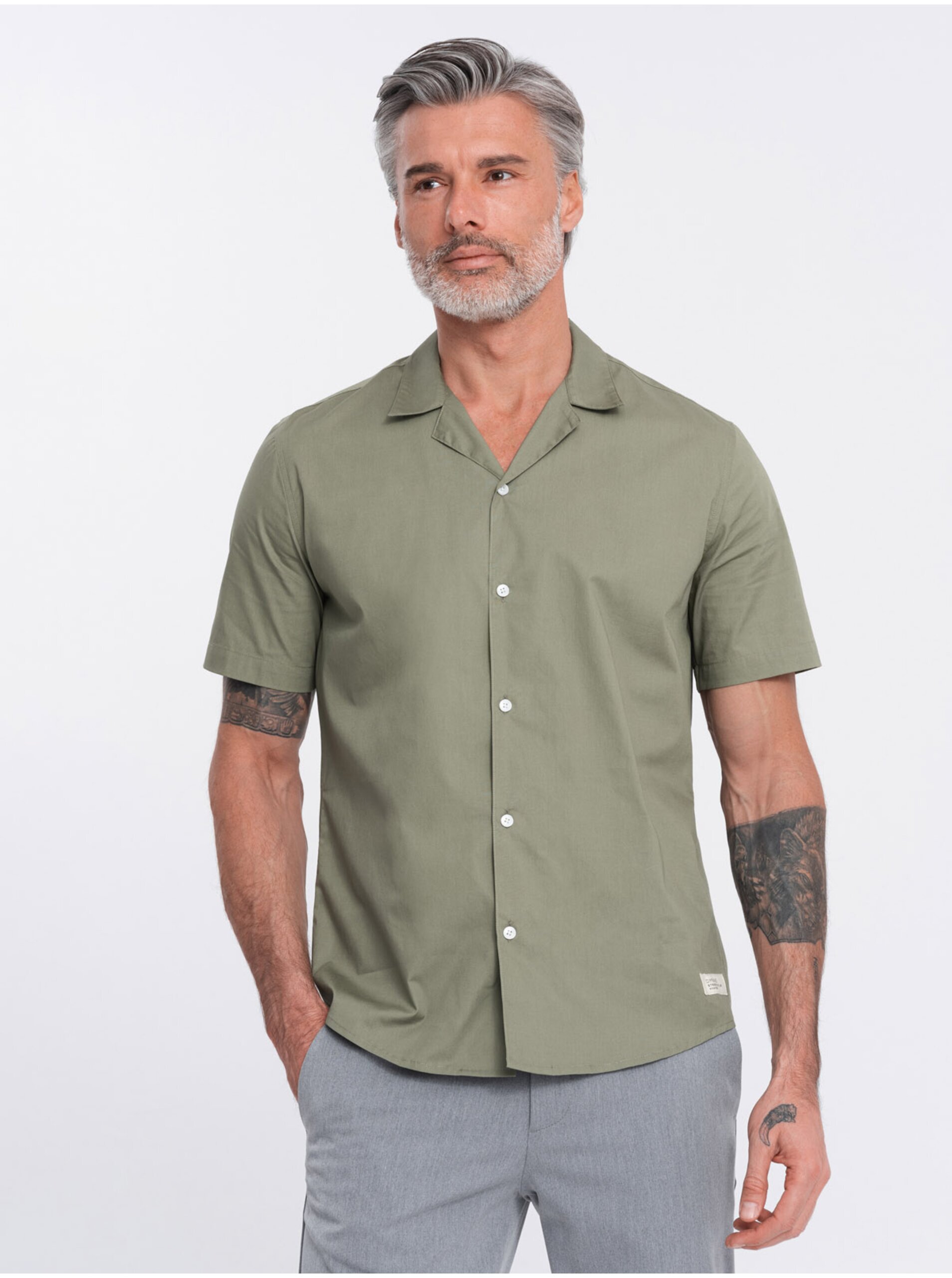 Levně Khaki pánská košile s krátkým rukávem Ombre Clothing