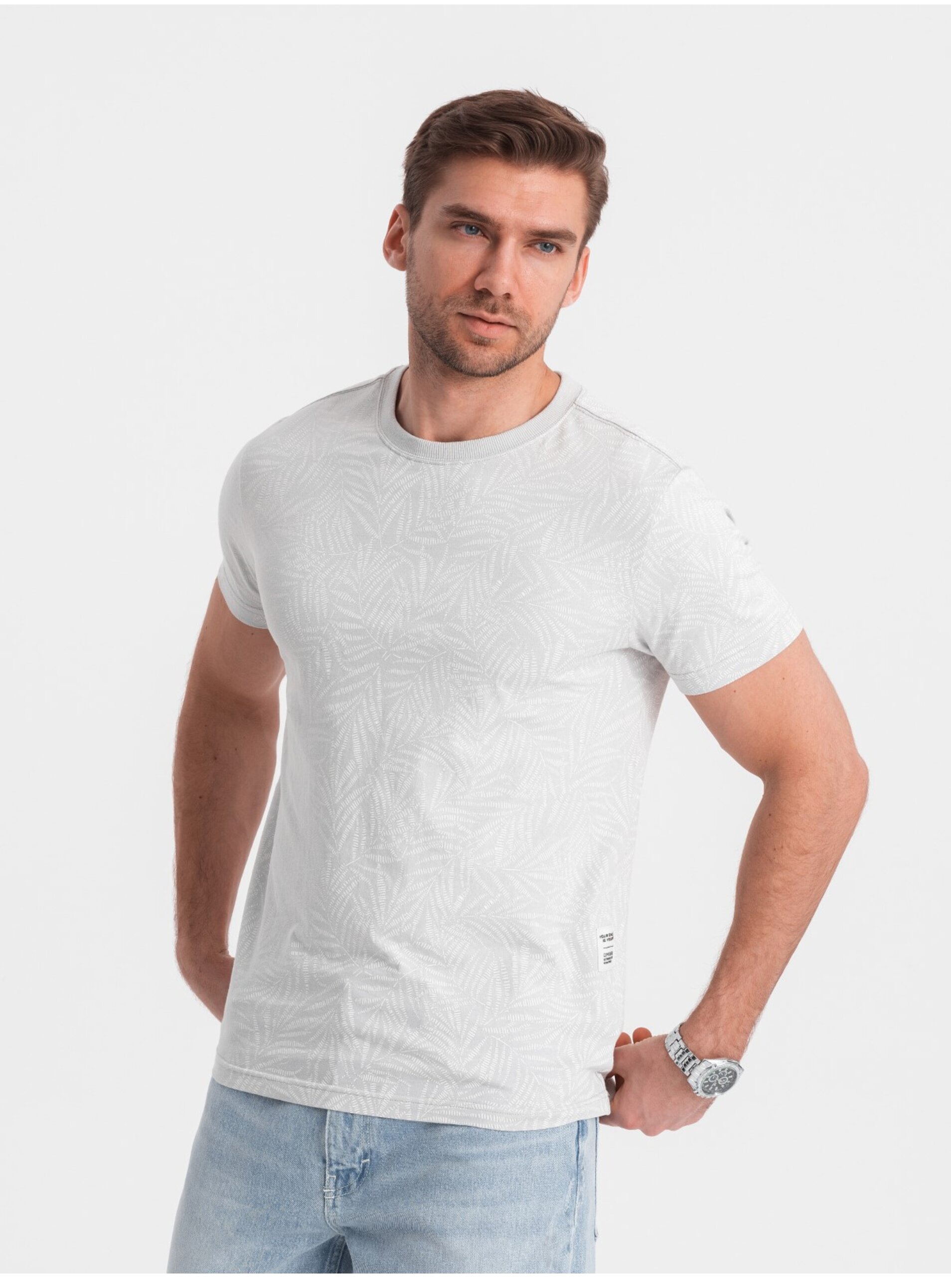Levně Světle šedé pánské vzorované tričko Ombre Clothing